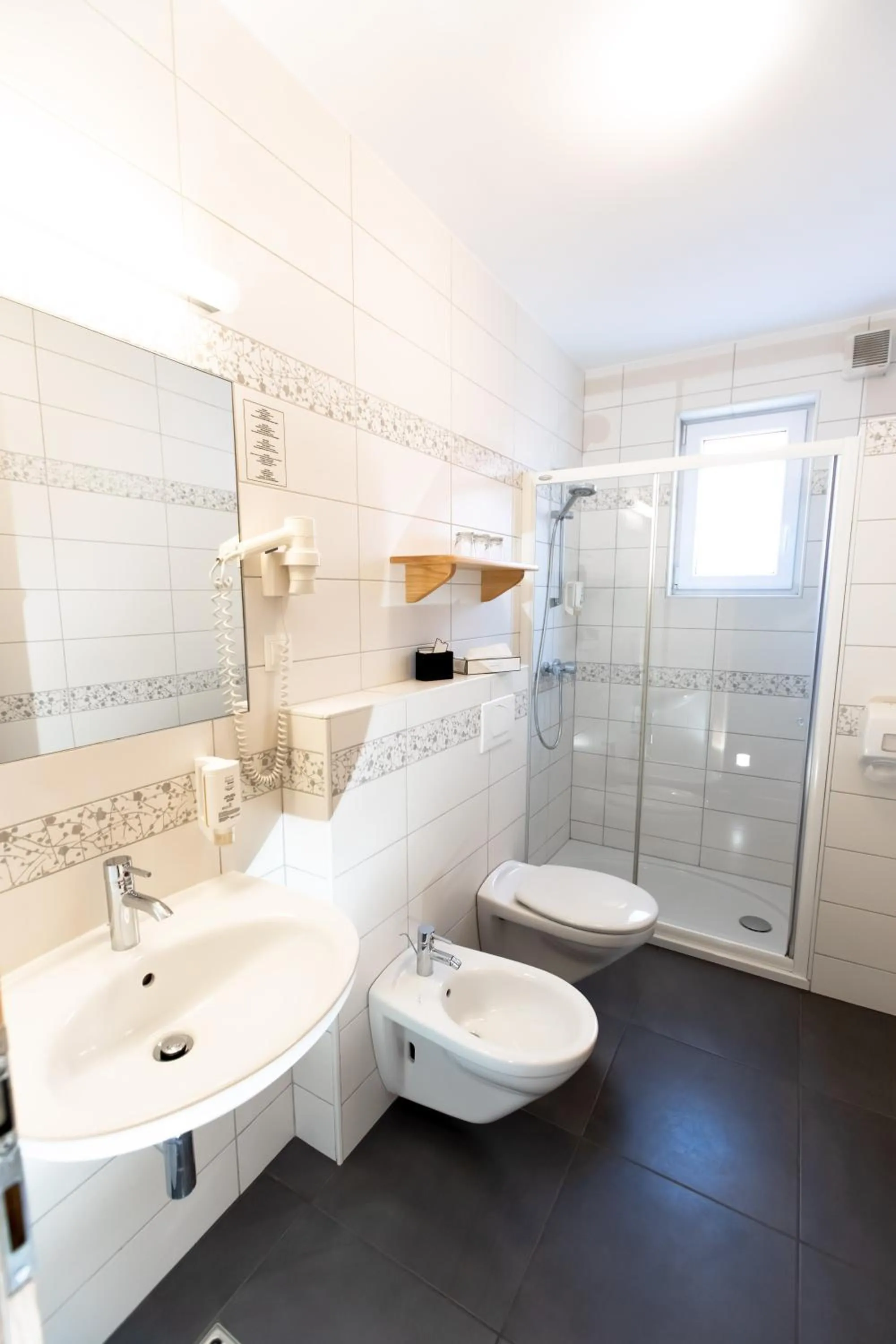 Shower in Hotel Bau Maribor