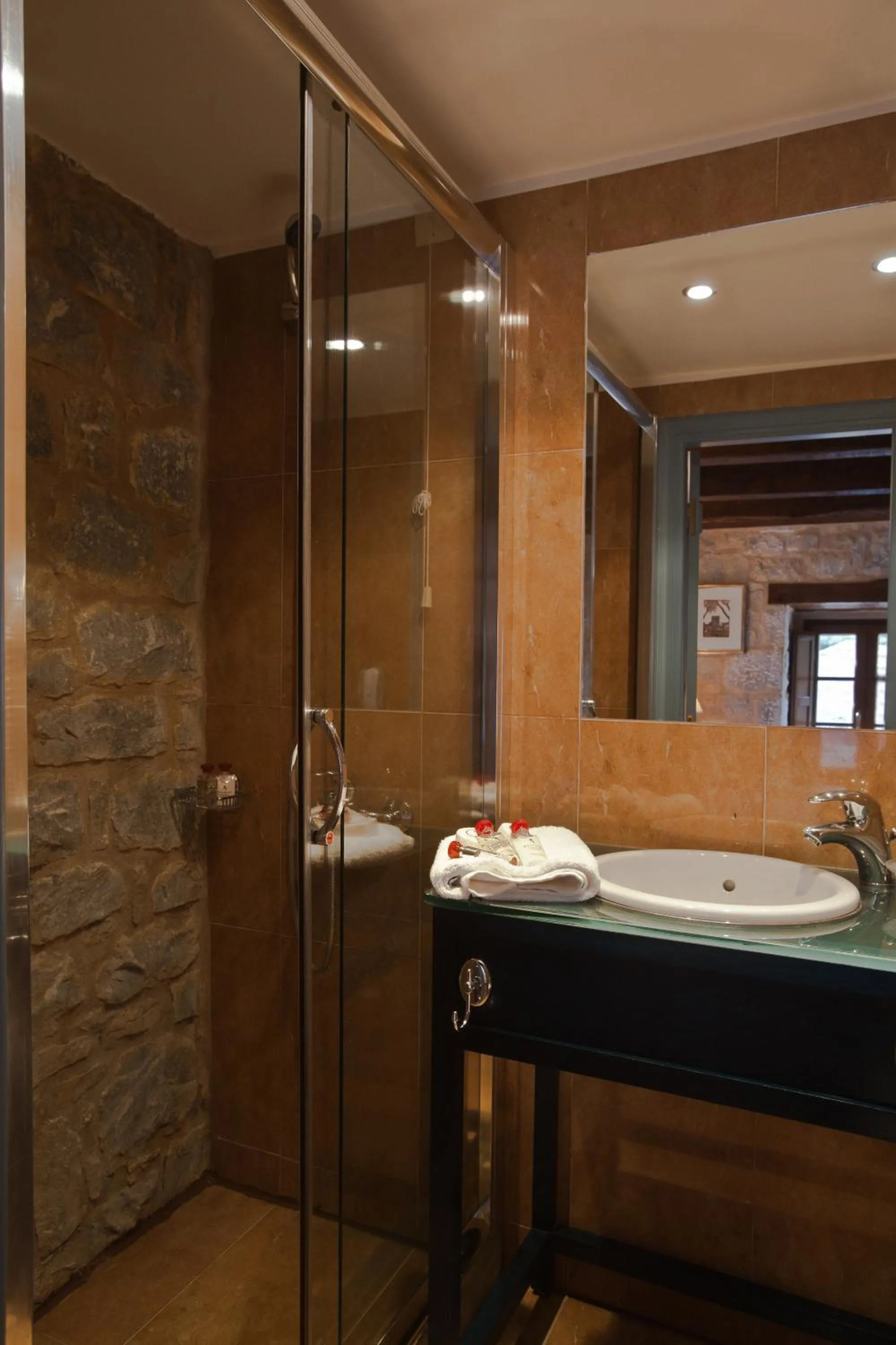 Bathroom in Mavromichalai