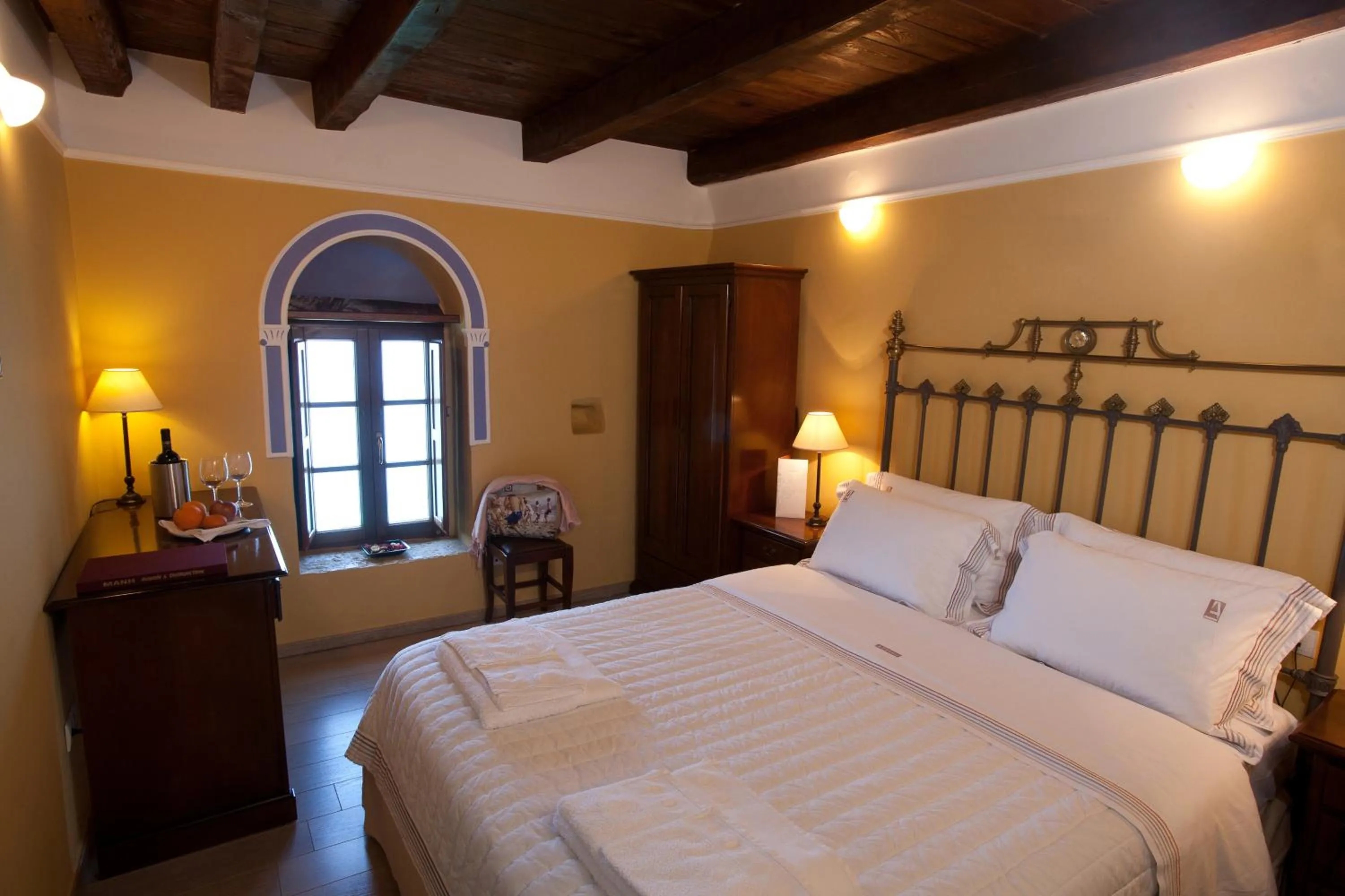 Photo of the whole room, Bed in Mavromichalai