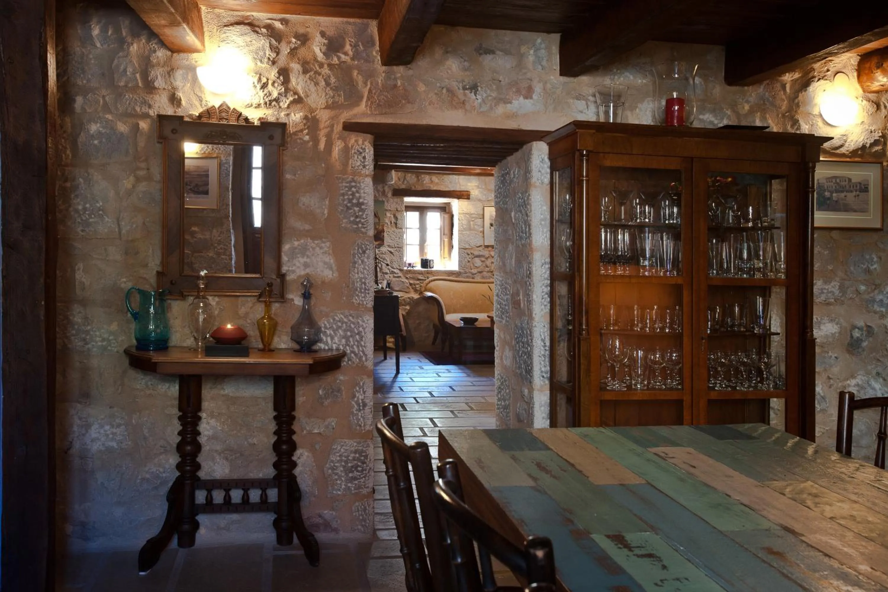 Restaurant/places to eat in Mavromichalai