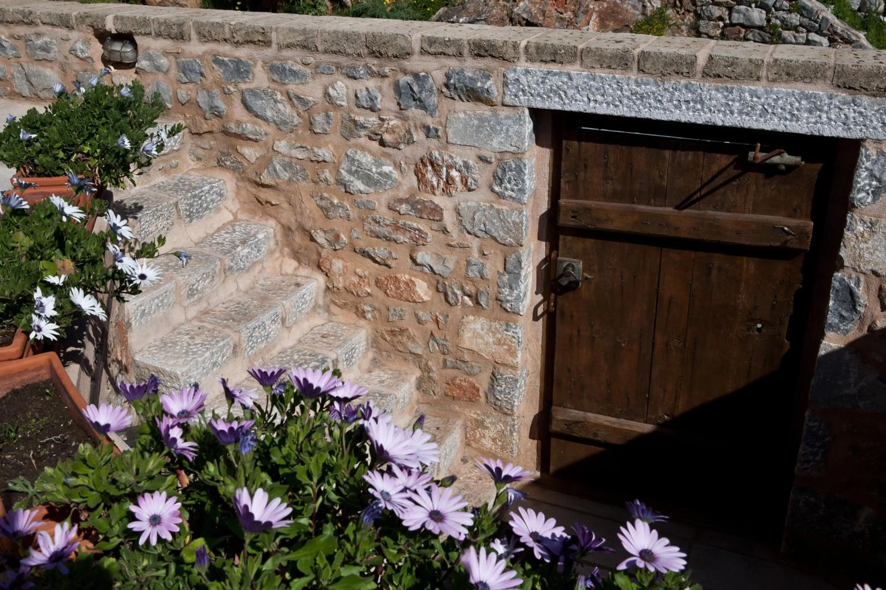 Facade/entrance in Mavromichalai