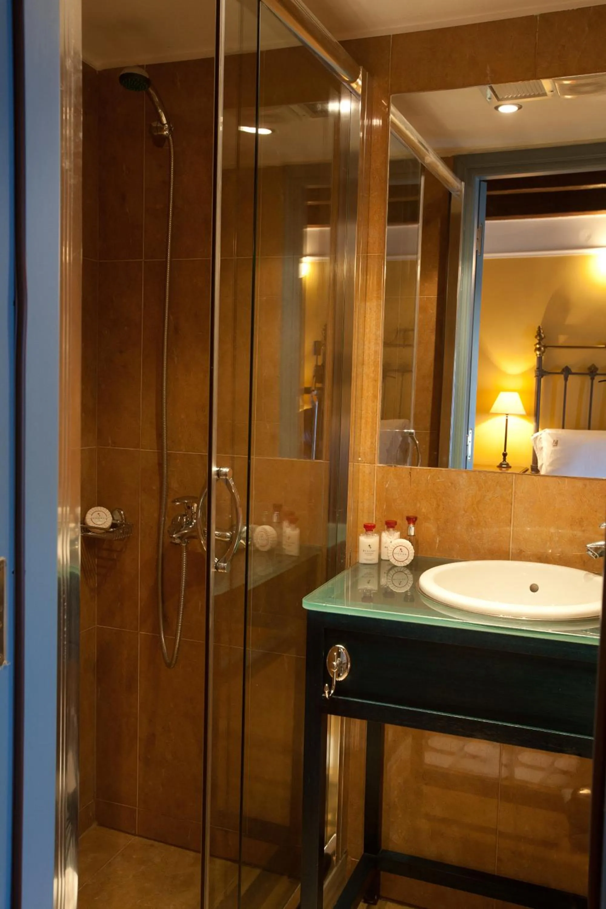 Bathroom in Mavromichalai