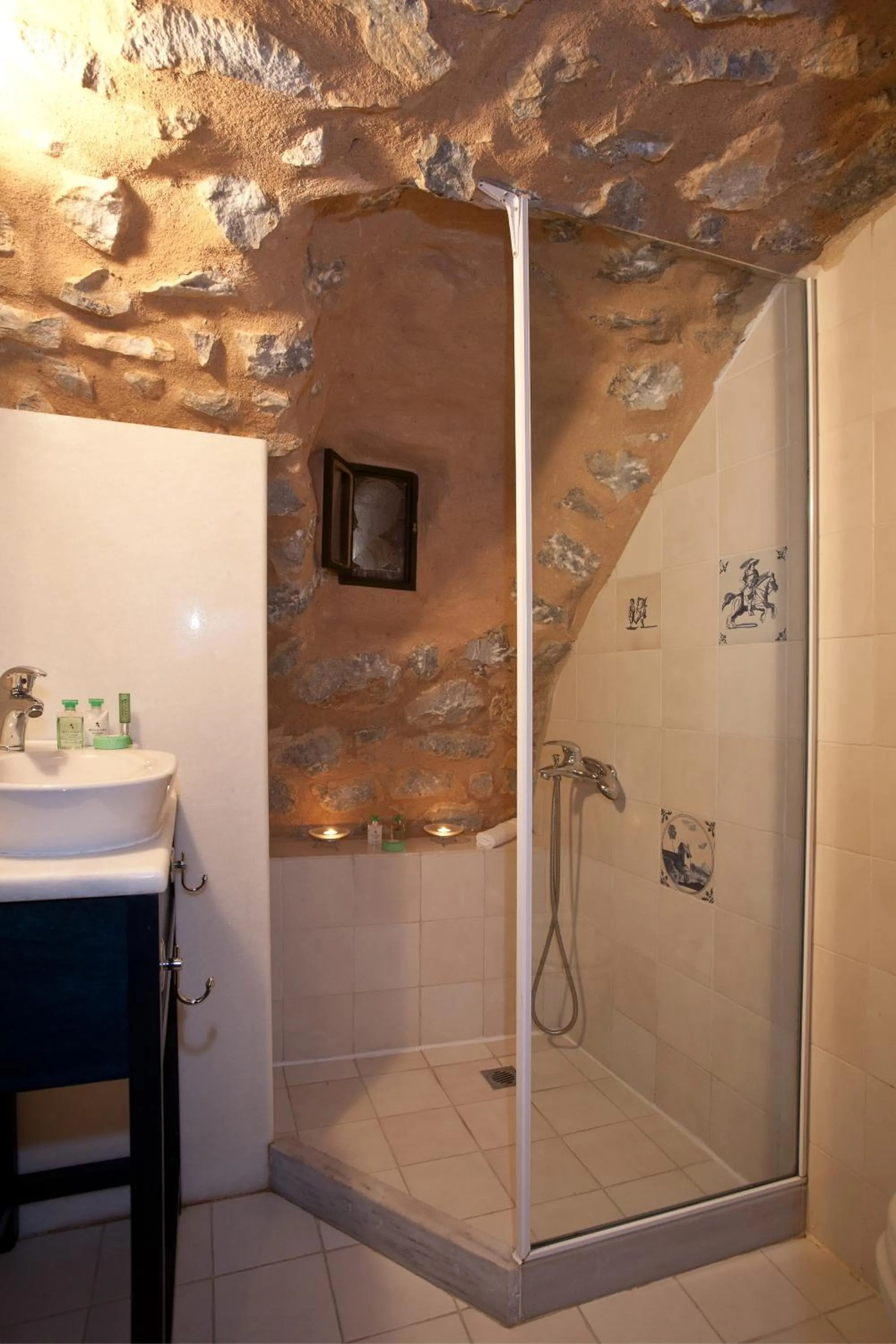 Bathroom in Mavromichalai