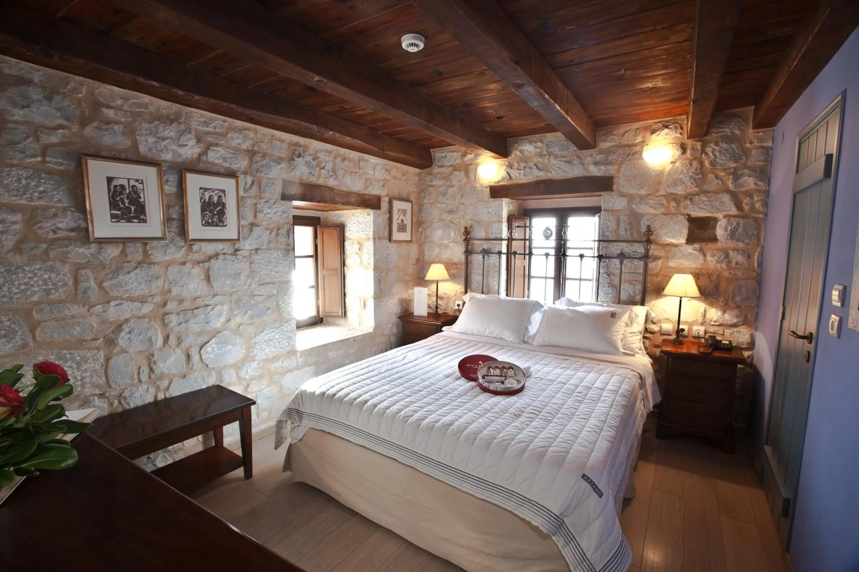 Photo of the whole room, Bed in Mavromichalai