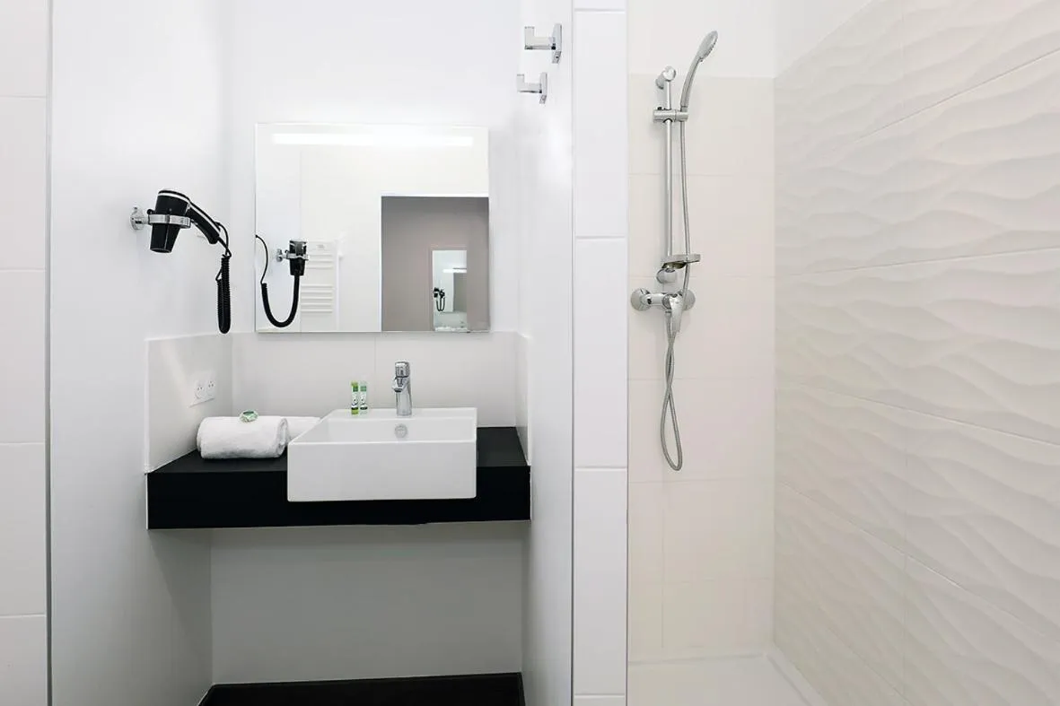 Shower in Le Néliö