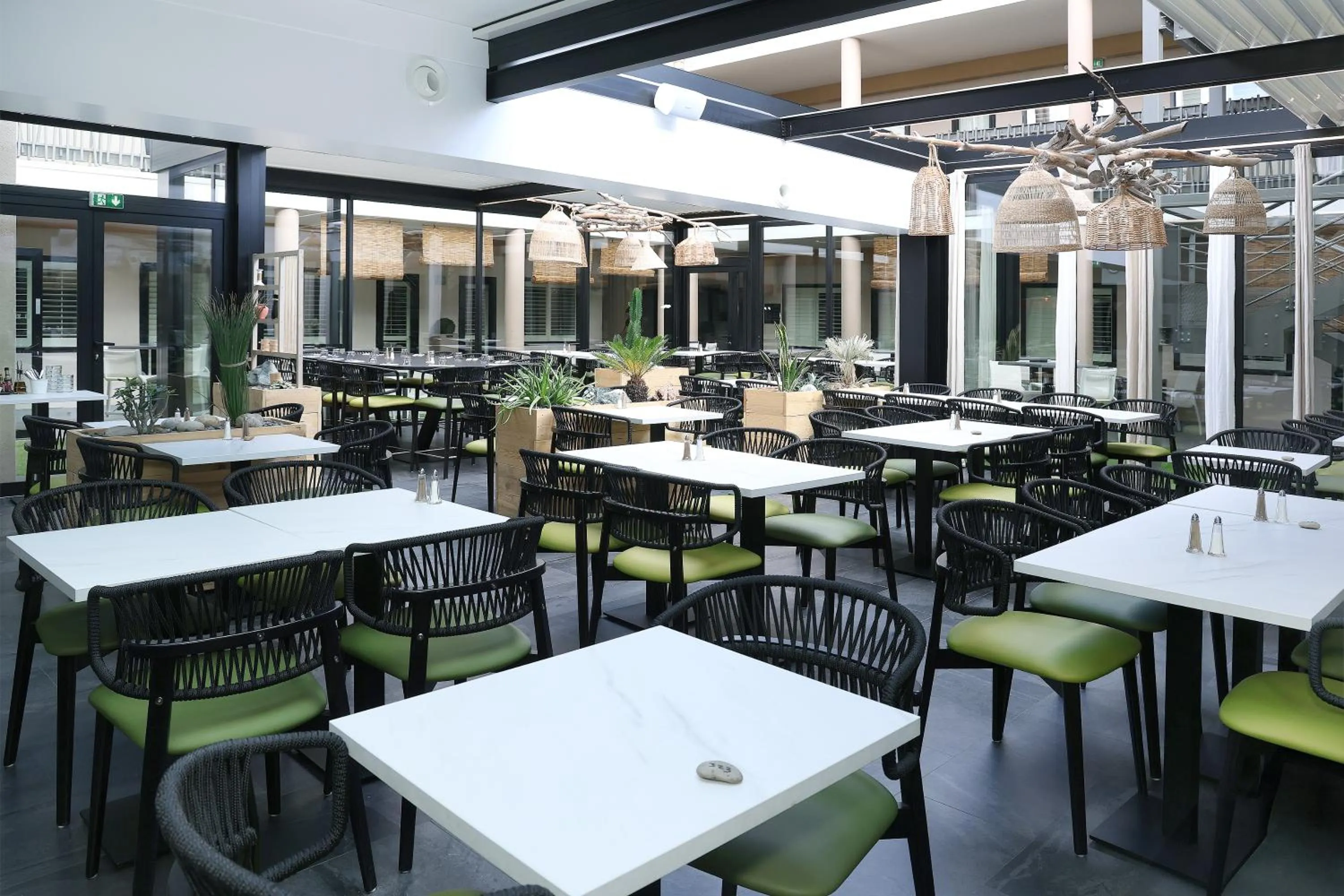 Restaurant/places to eat in Le Néliö