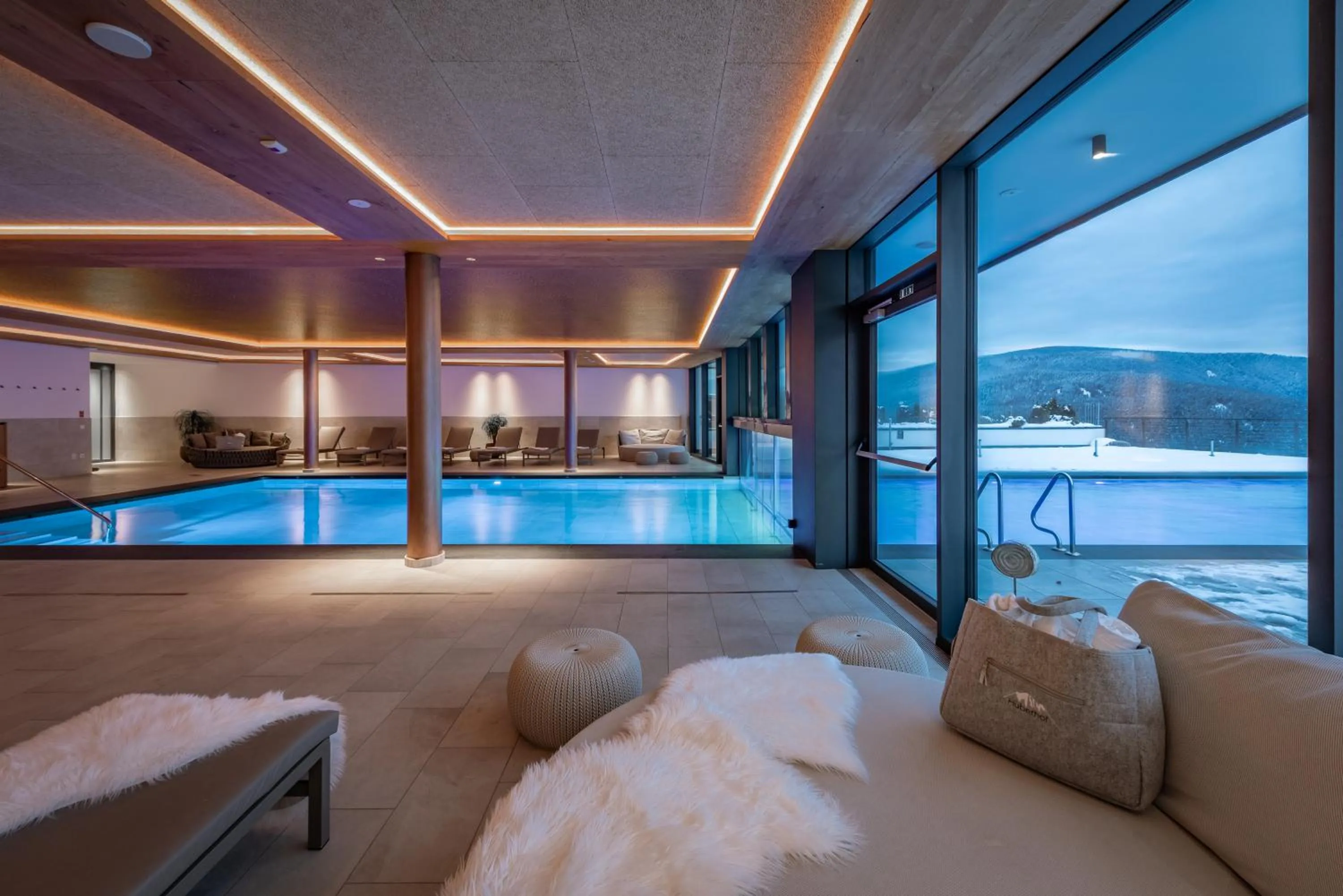 Swimming pool in Panoramahotel Huberhof