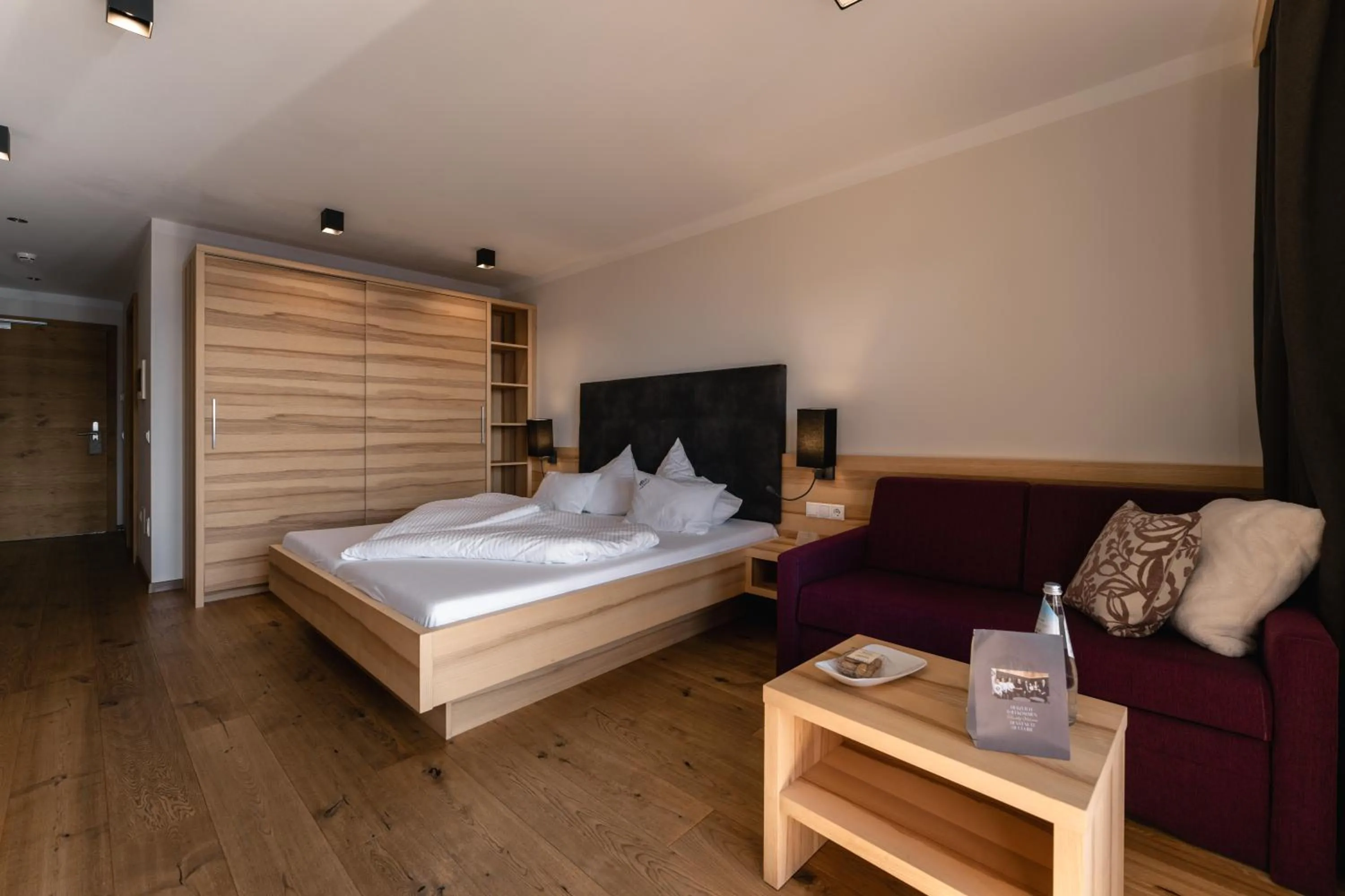 Photo of the whole room, Bed in Panoramahotel Huberhof