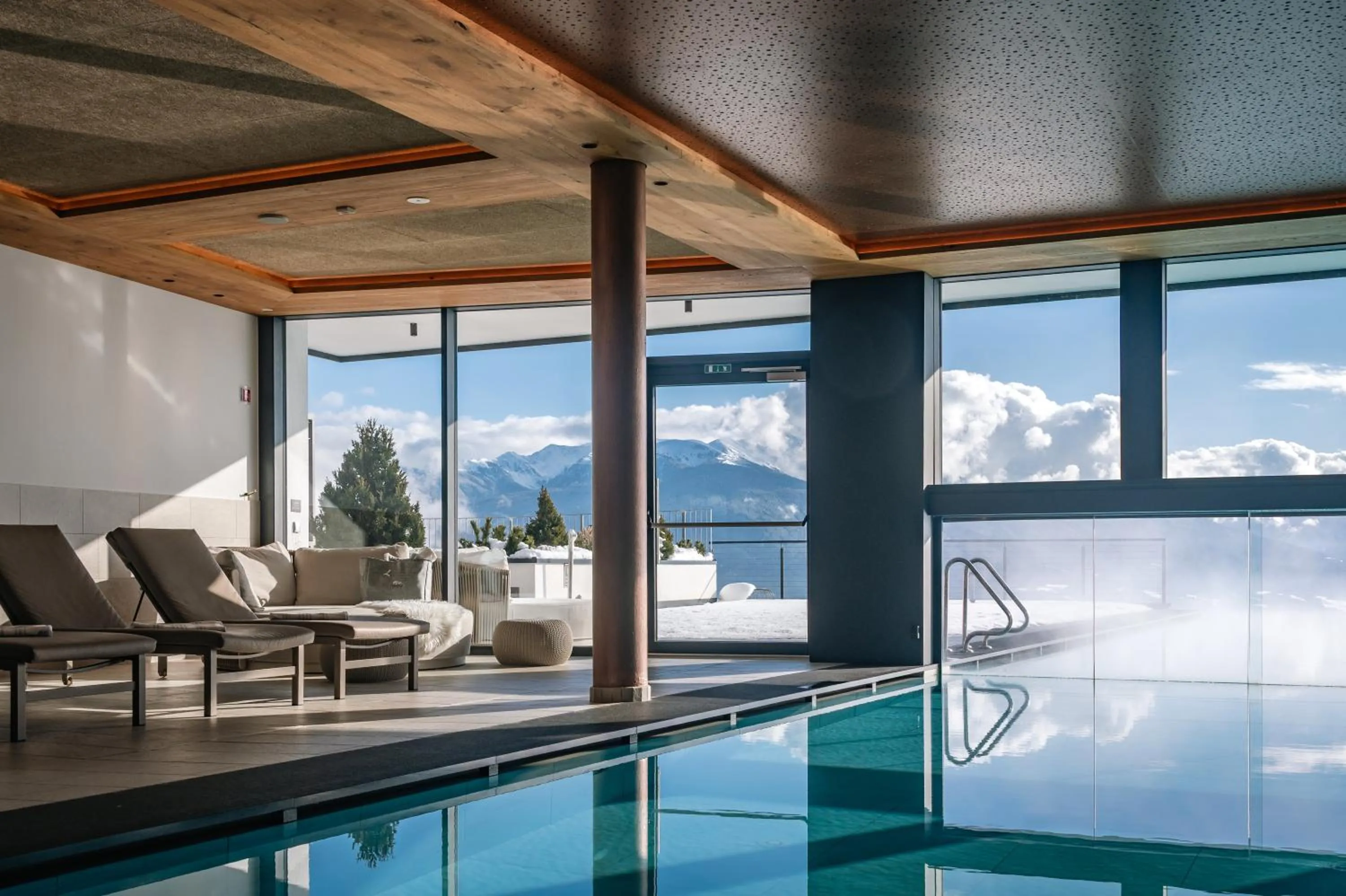 Swimming pool in Panoramahotel Huberhof