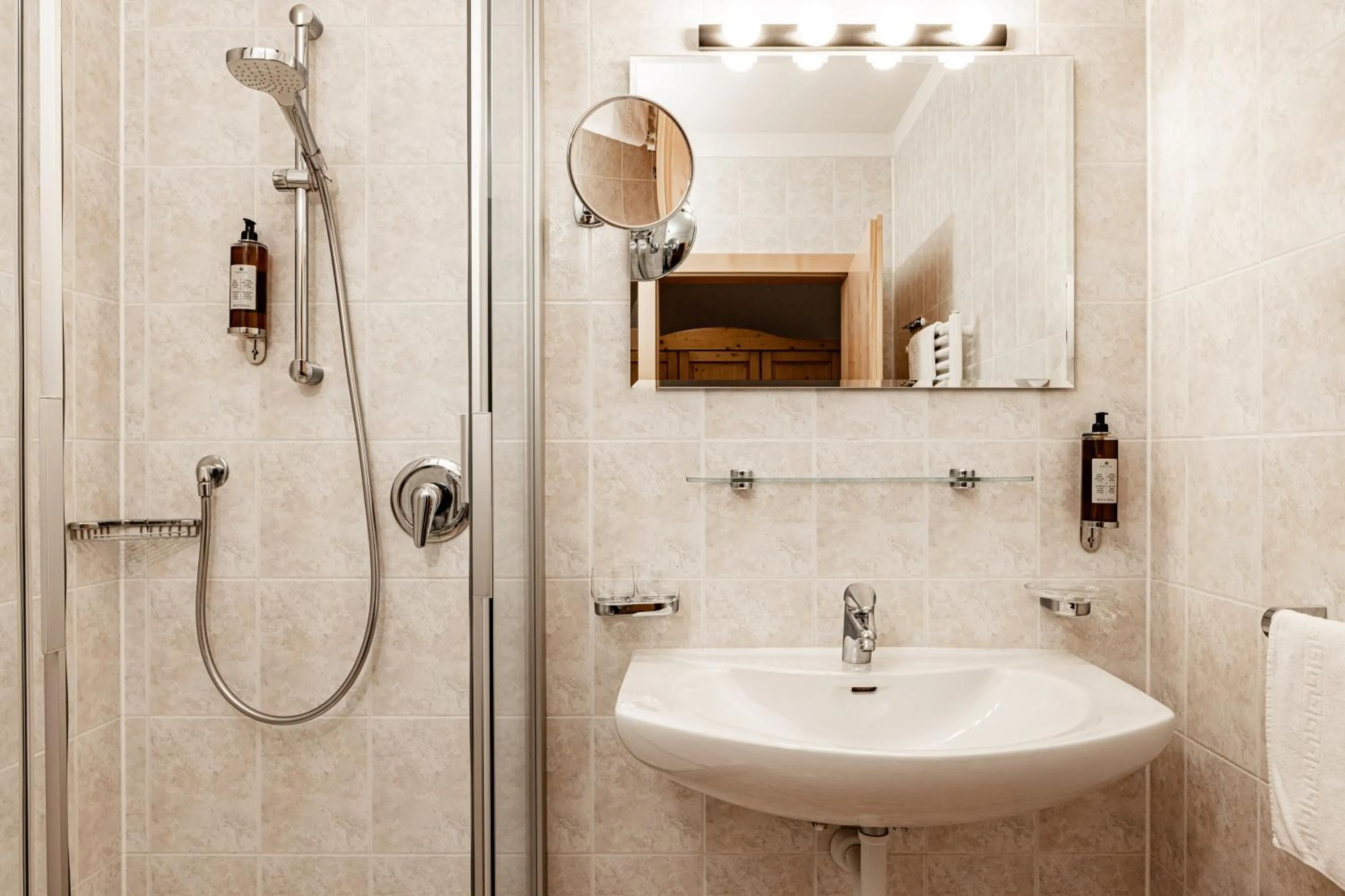 Shower in Panoramahotel Huberhof