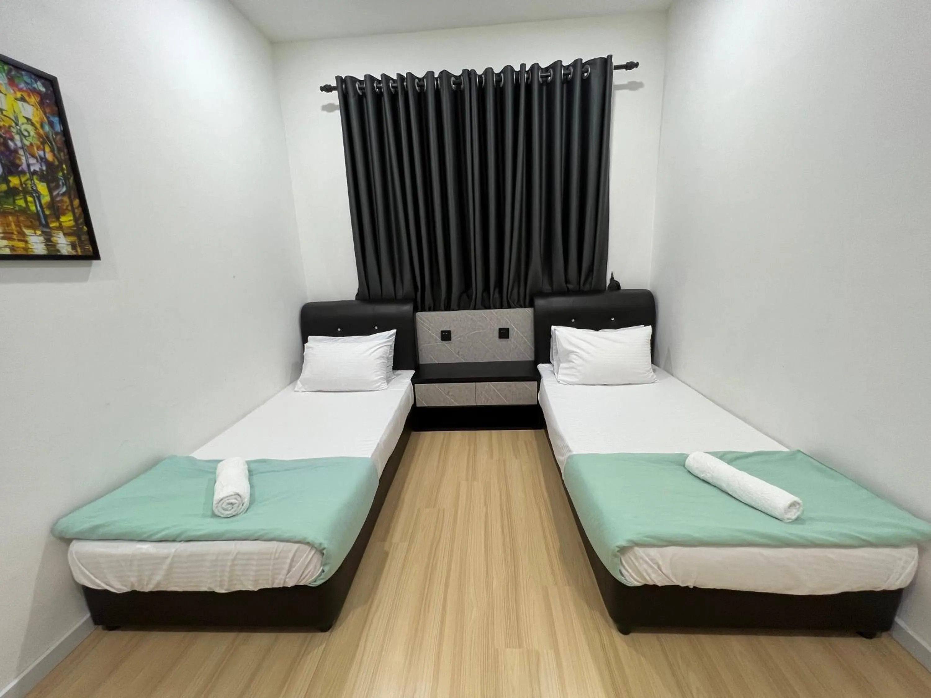 Bed in Home Away from Home in Taiping - 3R4B Family & Group Friendly!