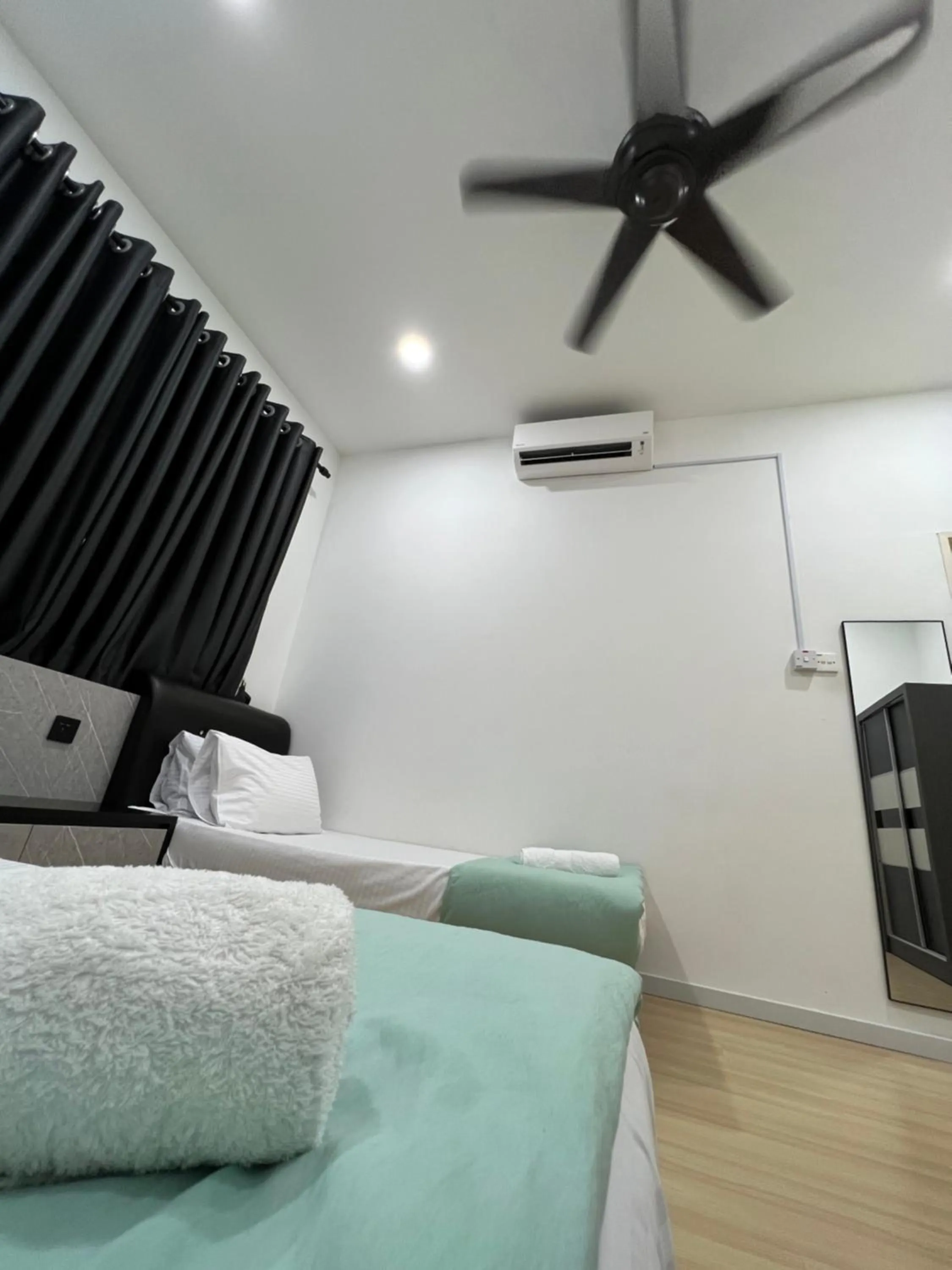 Bed in Home Away from Home in Taiping - 3R4B Family & Group Friendly!