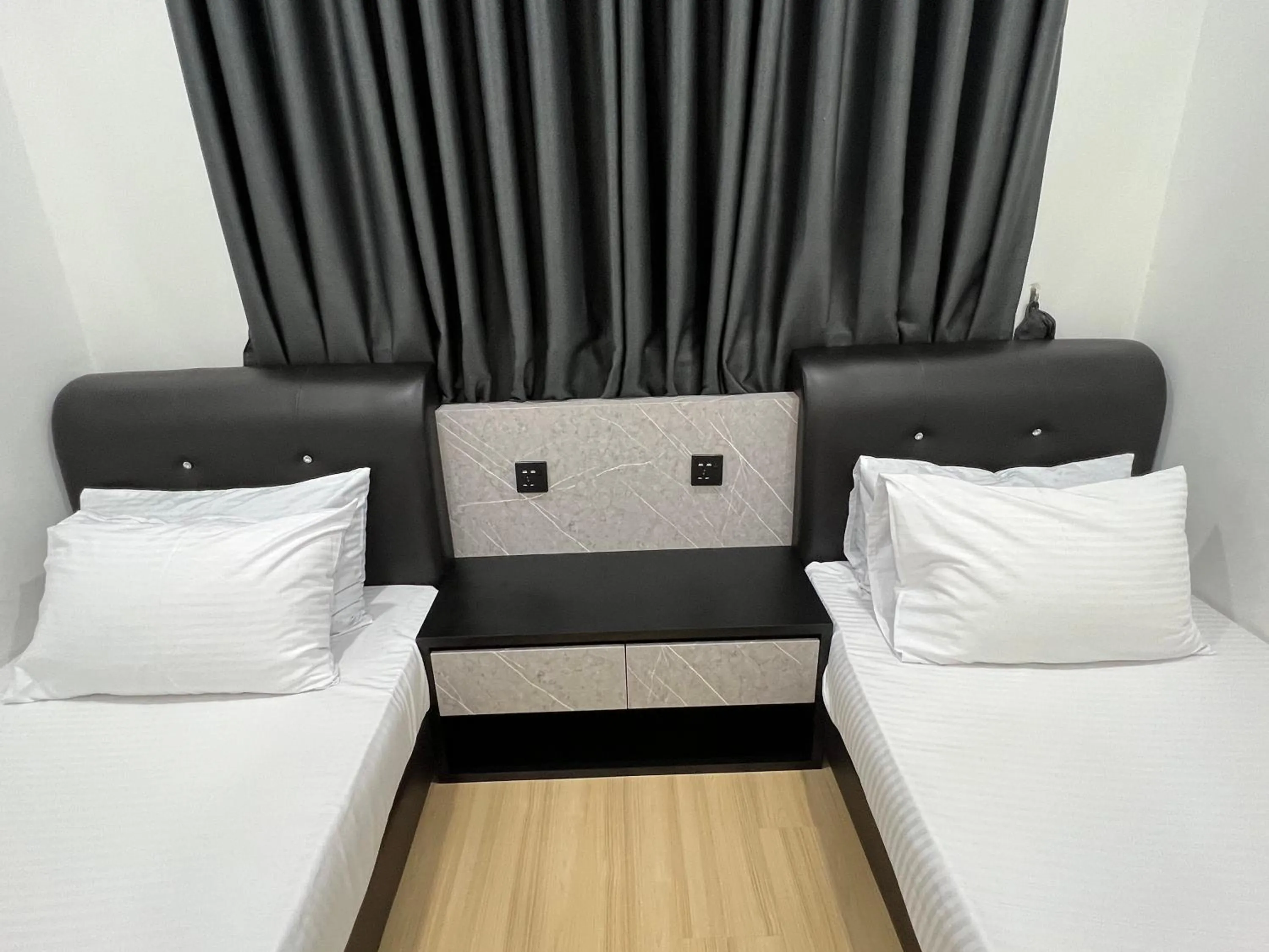 Bed in Home Away from Home in Taiping - 3R4B Family & Group Friendly!