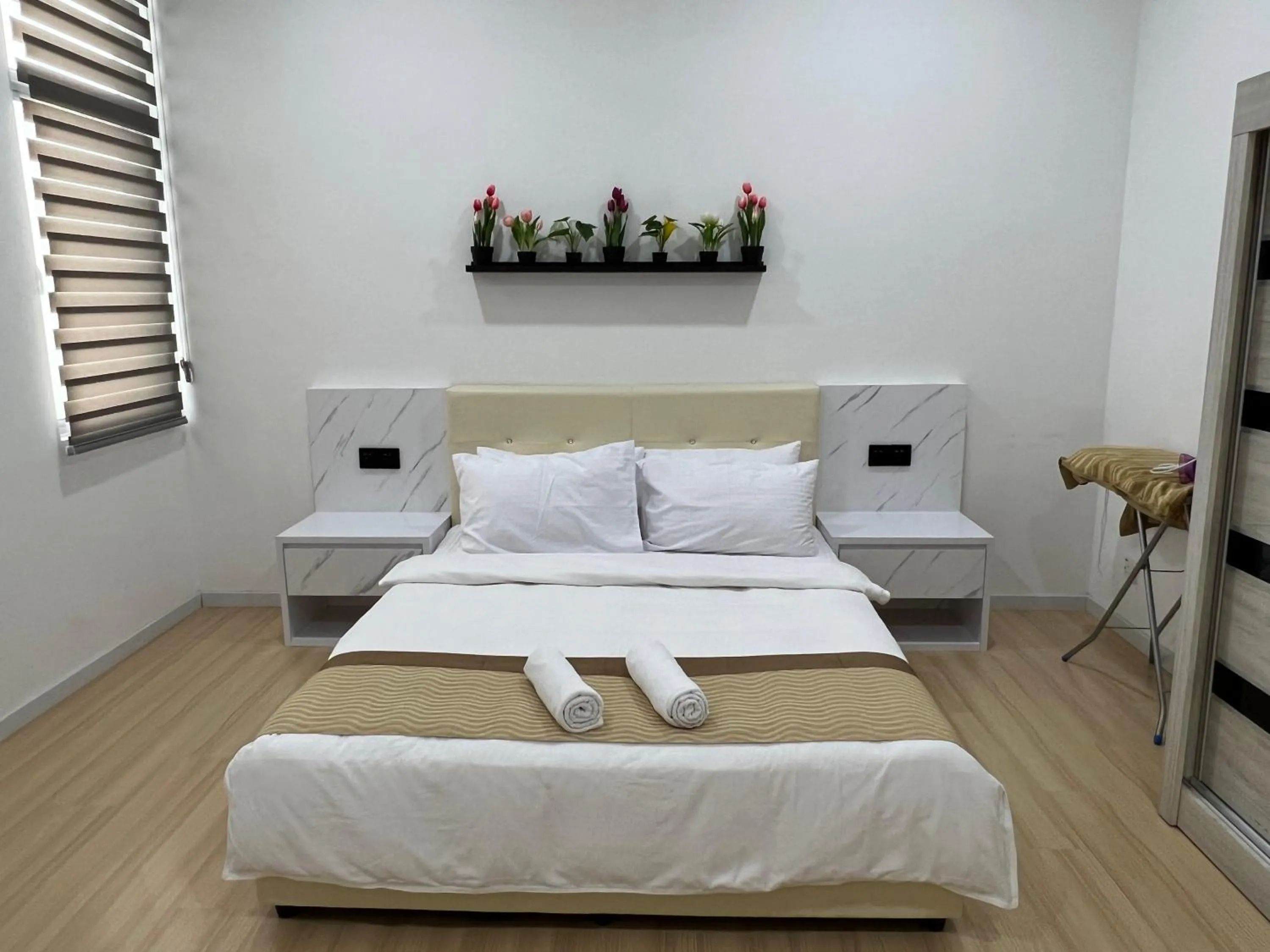 Bed in Home Away from Home in Taiping - 3R4B Family & Group Friendly!
