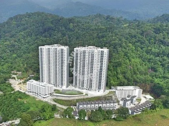 Property building in Home Away from Home in Taiping - 3R4B Family & Group Friendly!