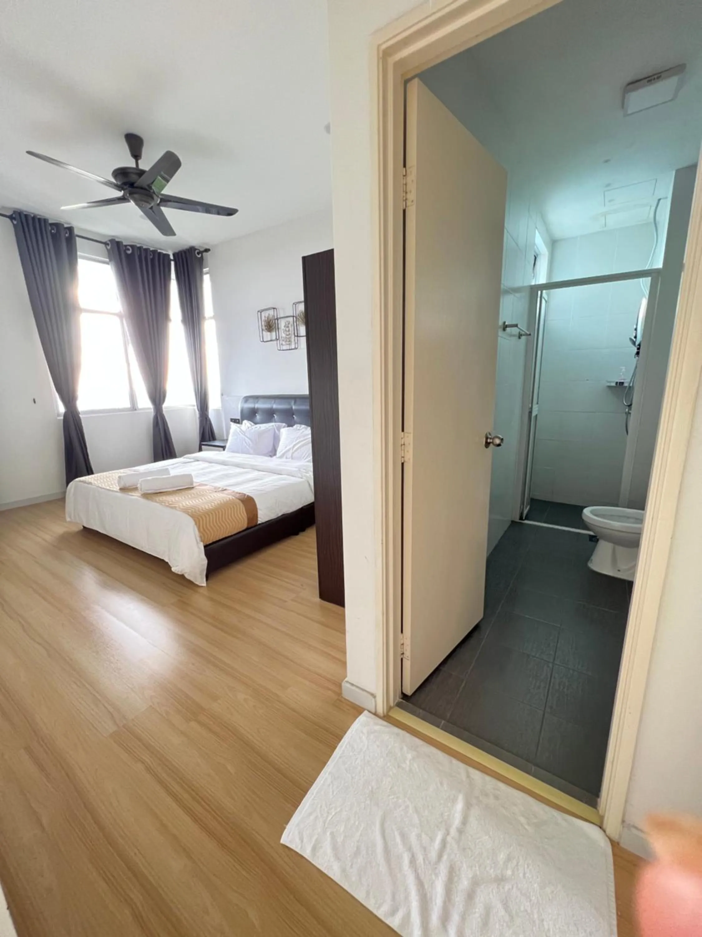 Bed in Home Away from Home in Taiping - 3R4B Family & Group Friendly!
