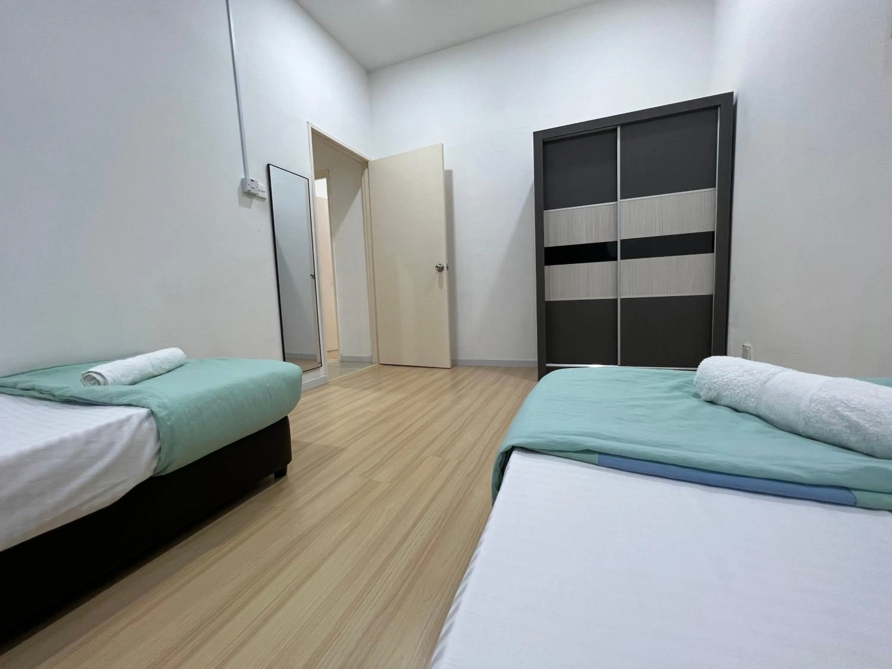 Bed in Home Away from Home in Taiping - 3R4B Family & Group Friendly!