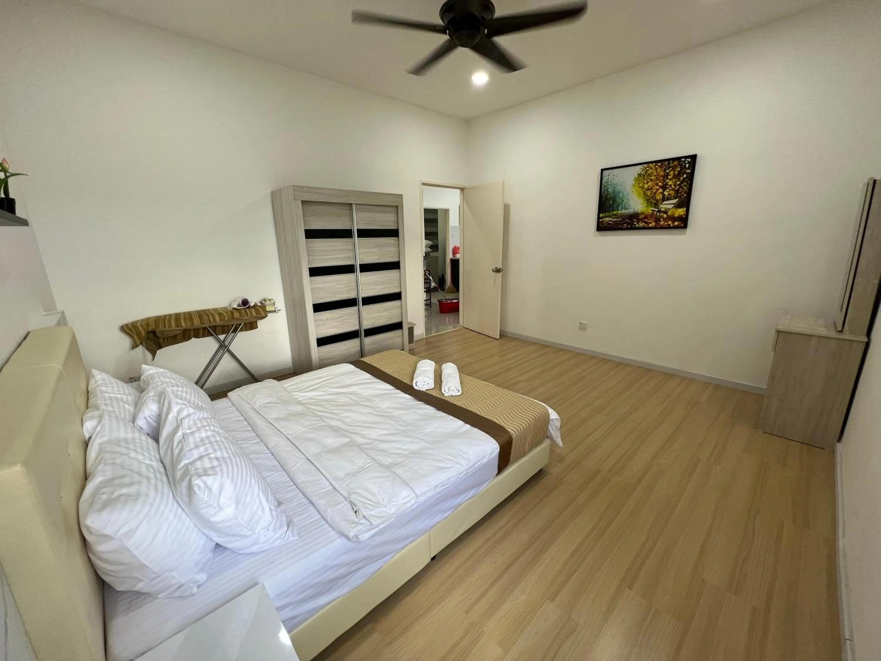 Bed in Home Away from Home in Taiping - 3R4B Family & Group Friendly!