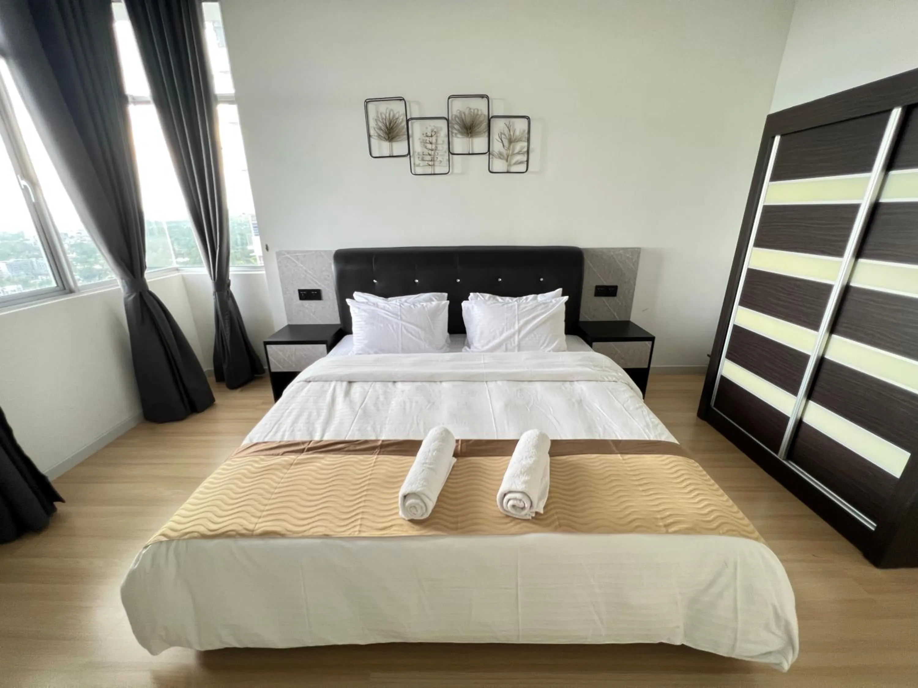 Bed in Home Away from Home in Taiping - 3R4B Family & Group Friendly!