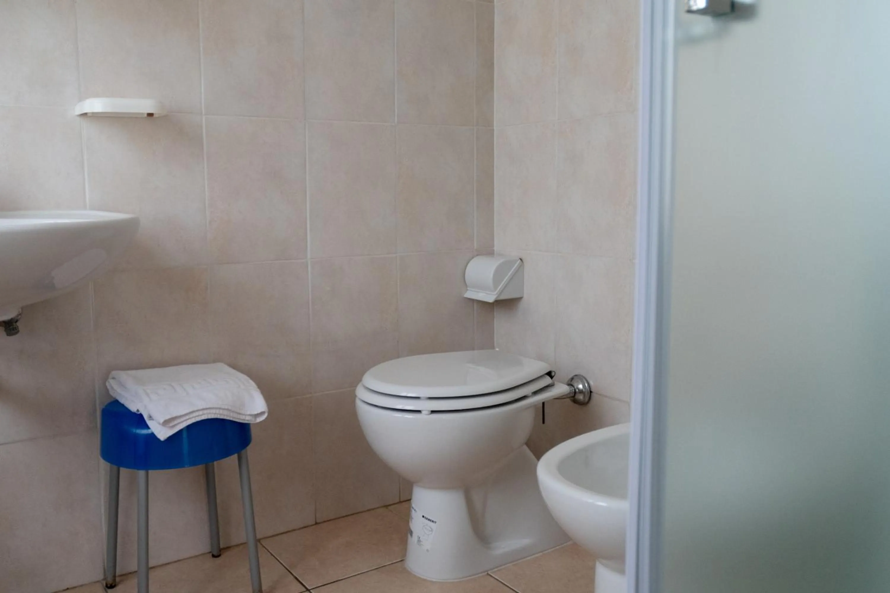 Shower in I Lecci Guesthouse