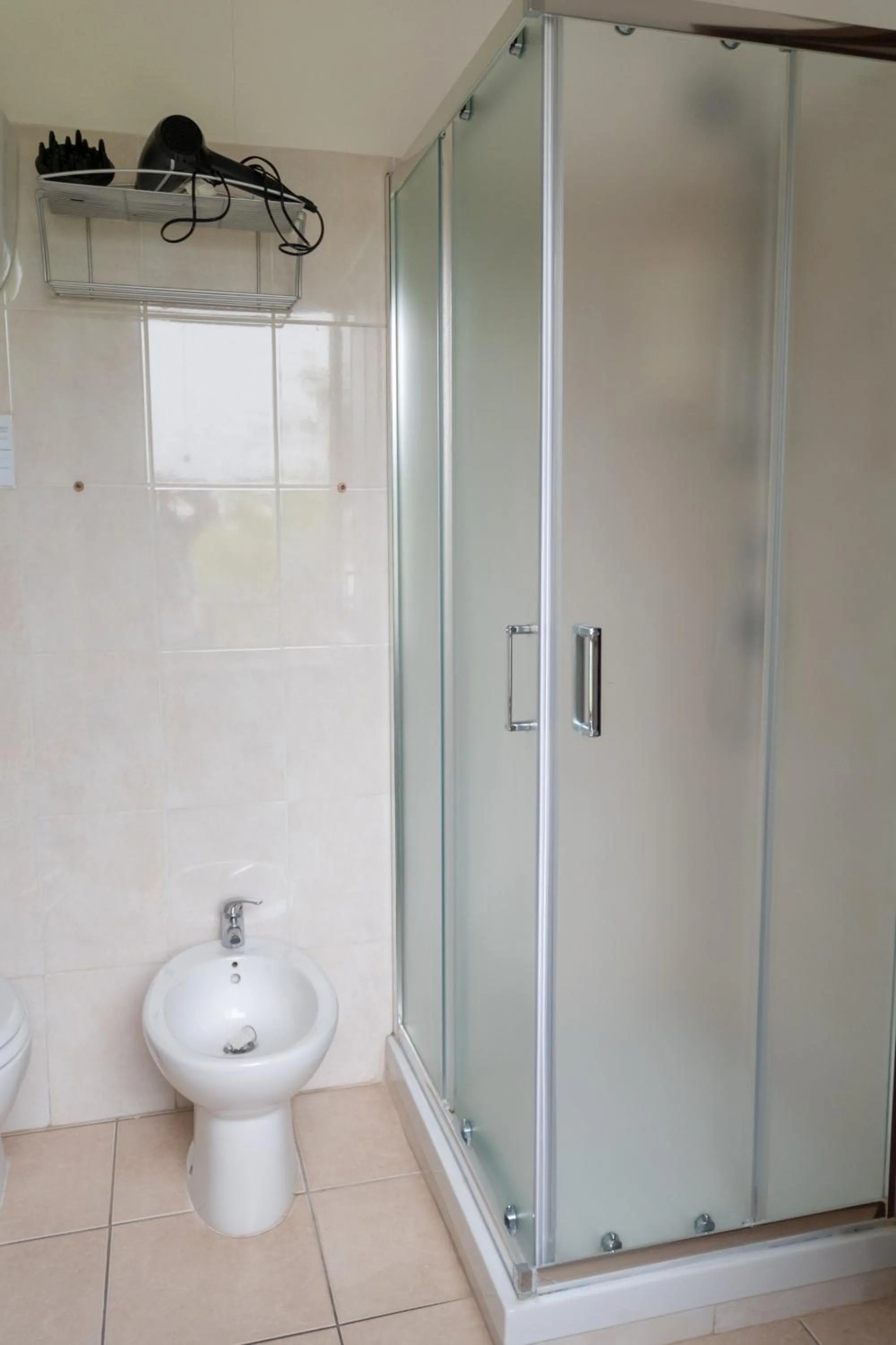 Shower in I Lecci Guesthouse