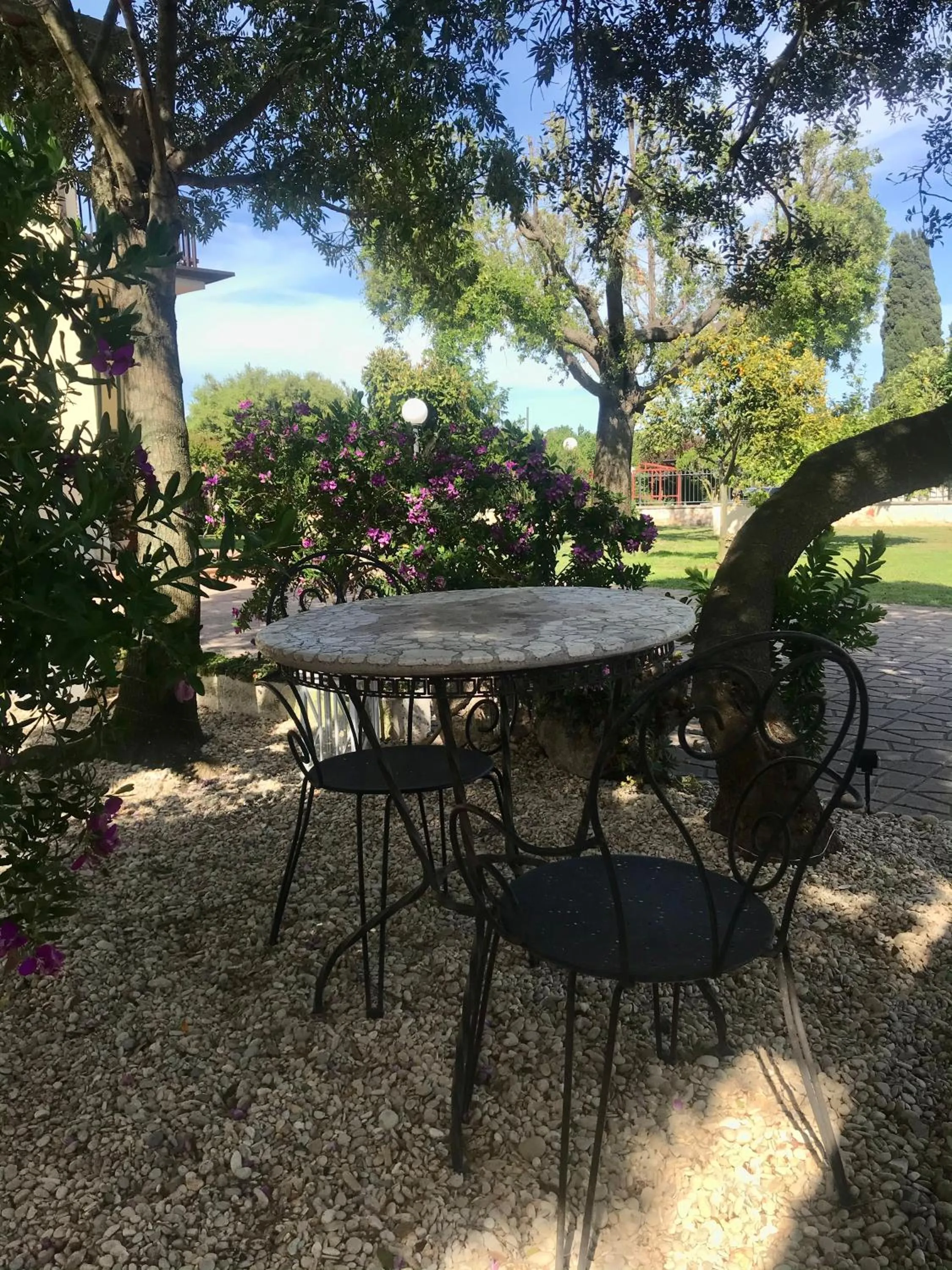 Garden in I Lecci Guesthouse