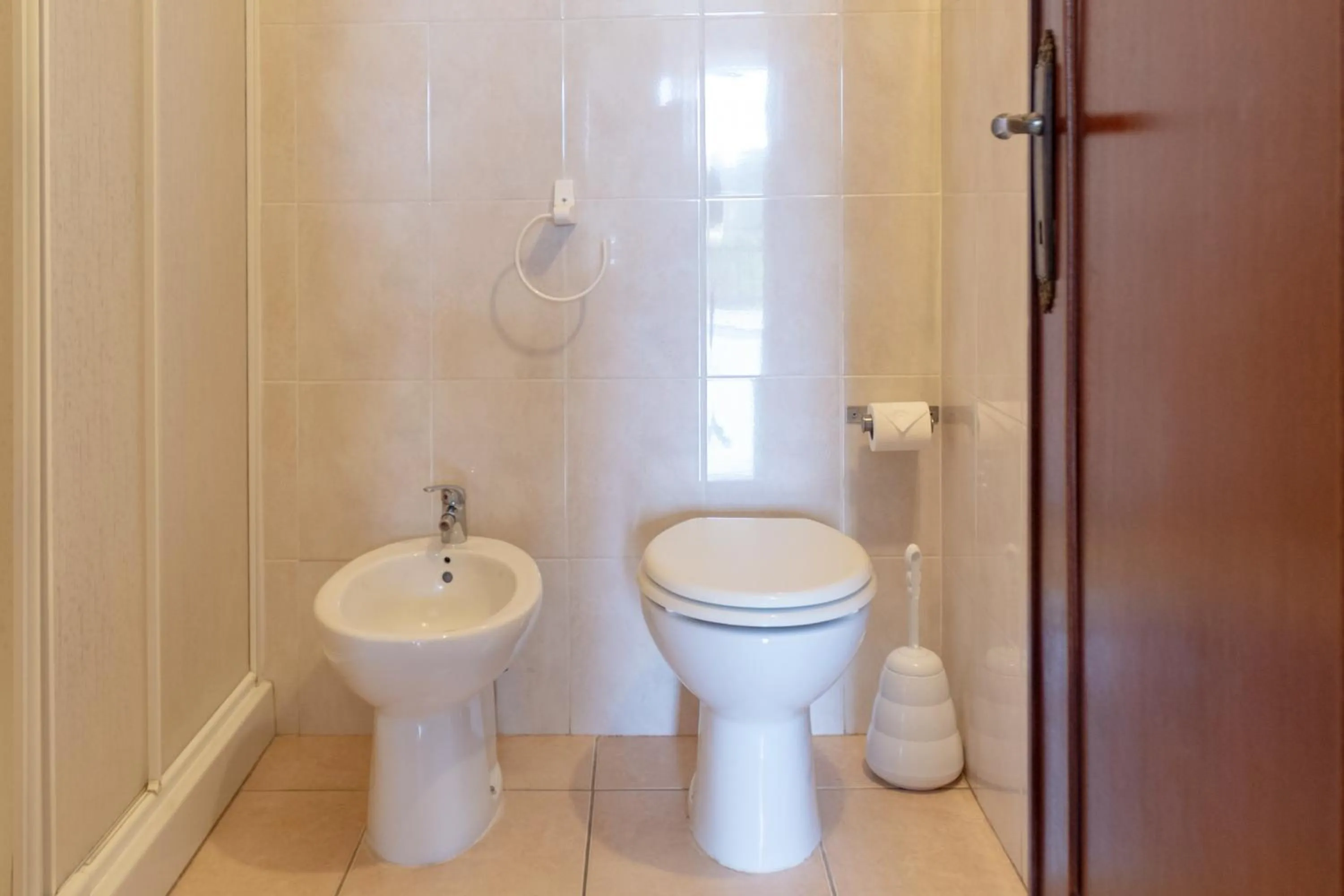 Shower in I Lecci Guesthouse