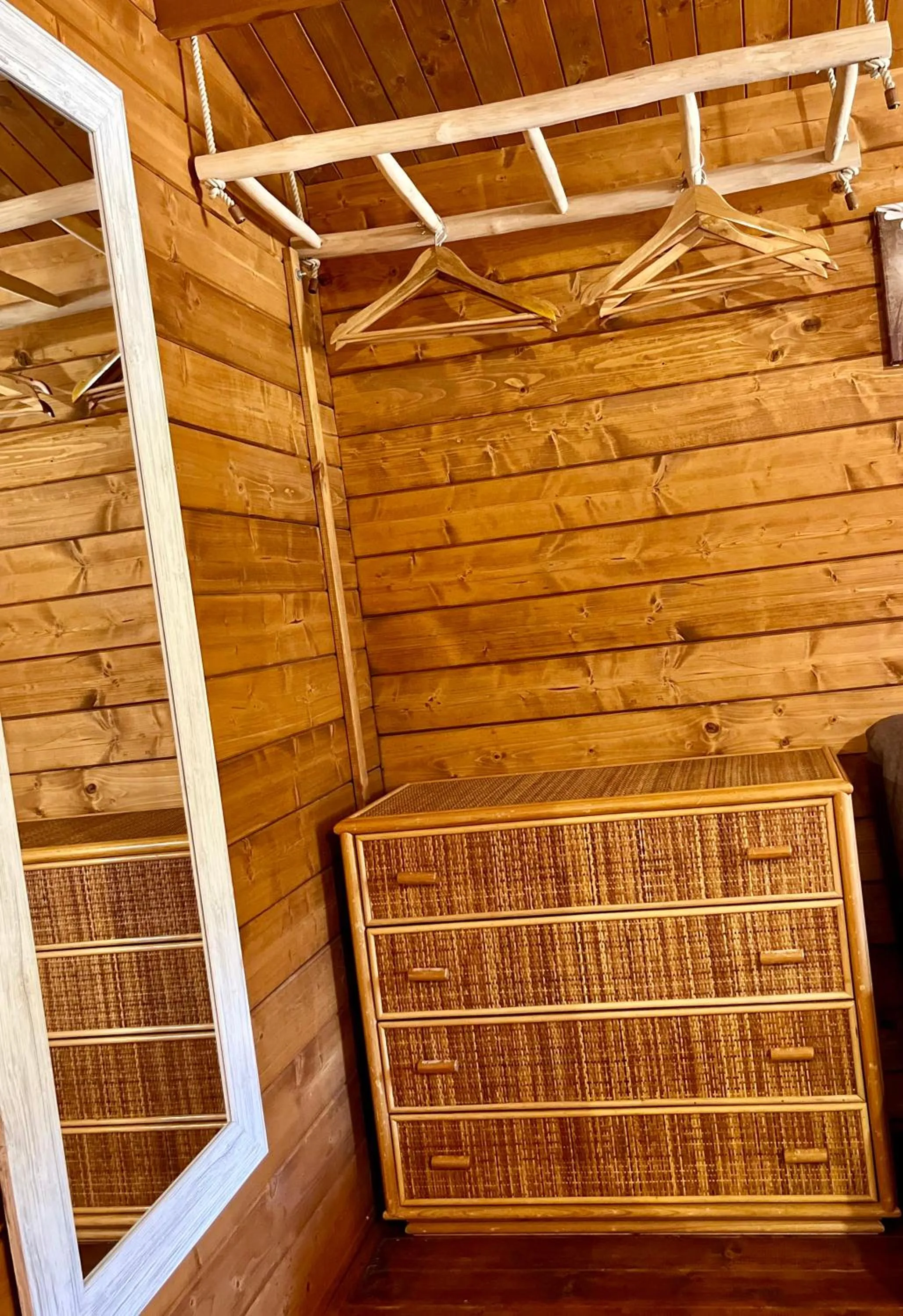 wardrobe in I Lecci Guesthouse