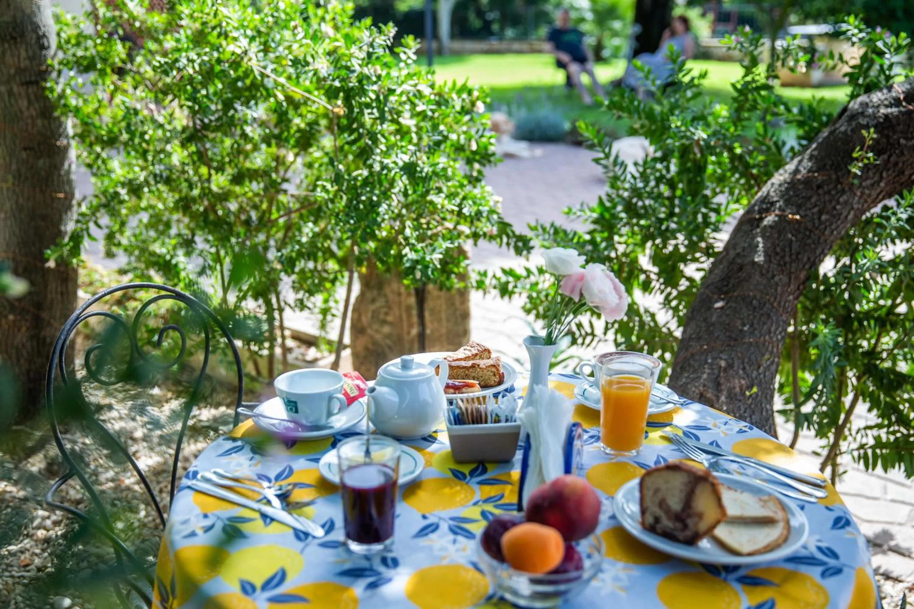 Garden in I Lecci Guesthouse
