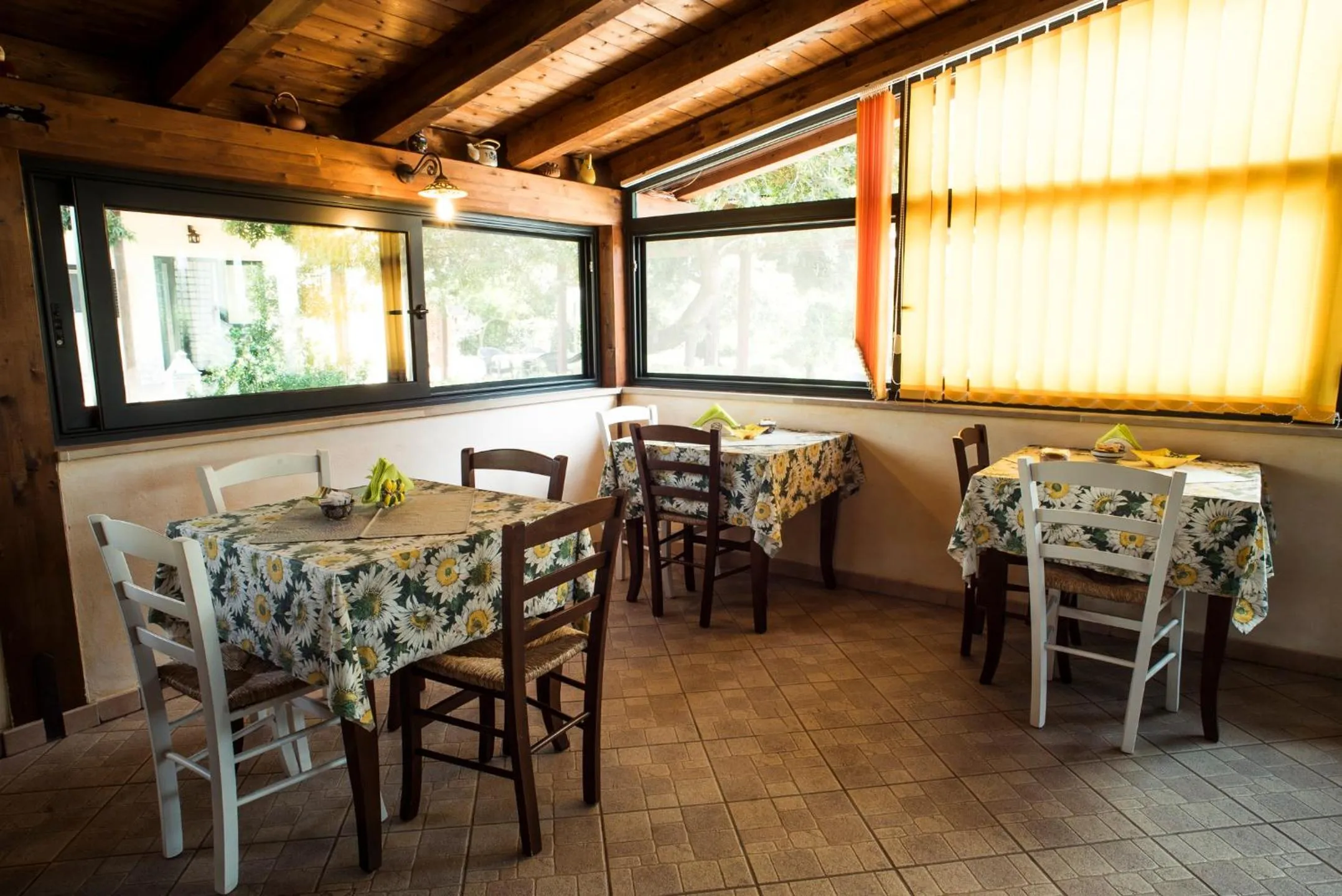 Lounge or bar in I Lecci Guesthouse