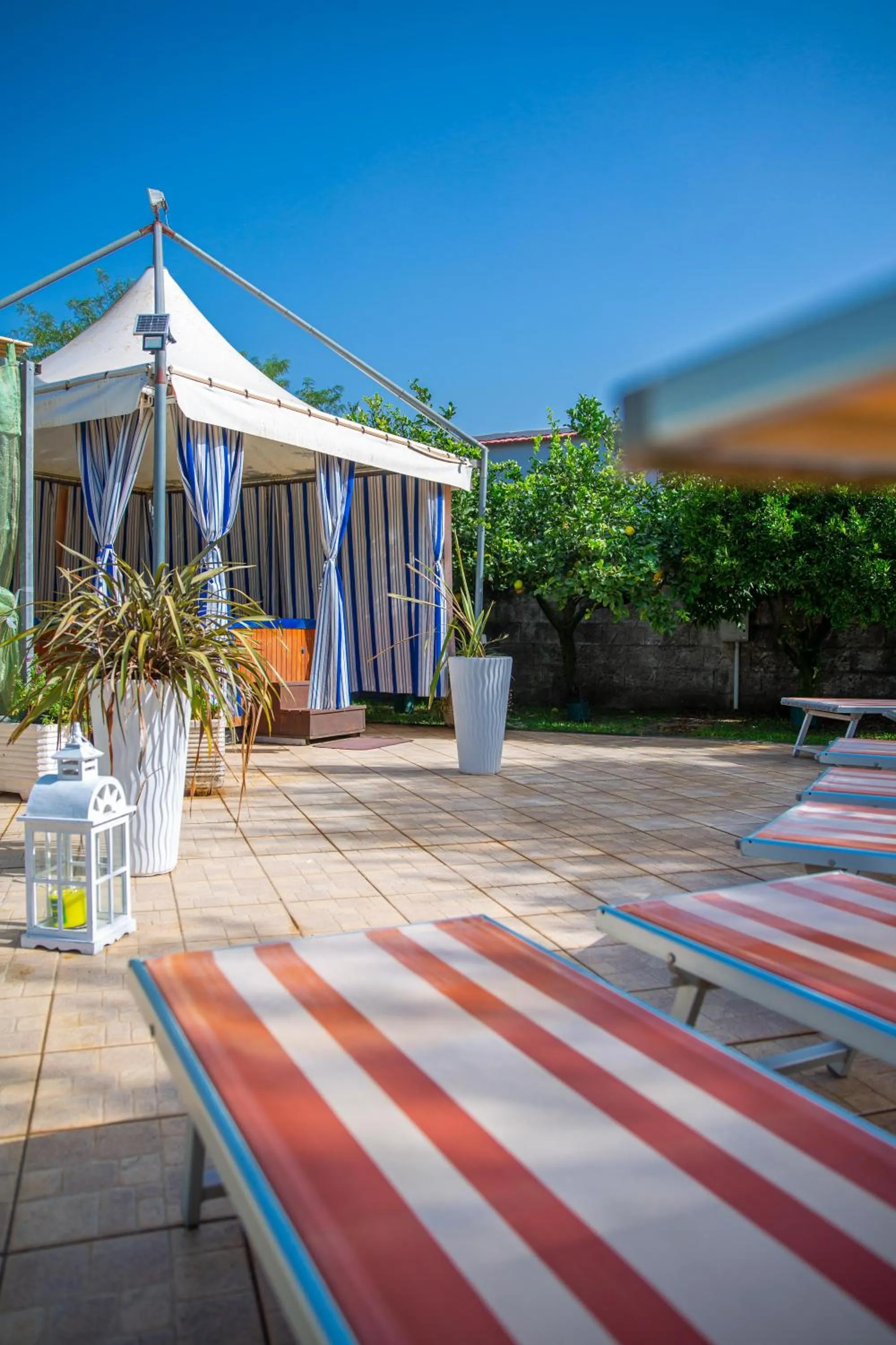 Hot Tub in I Lecci Guesthouse
