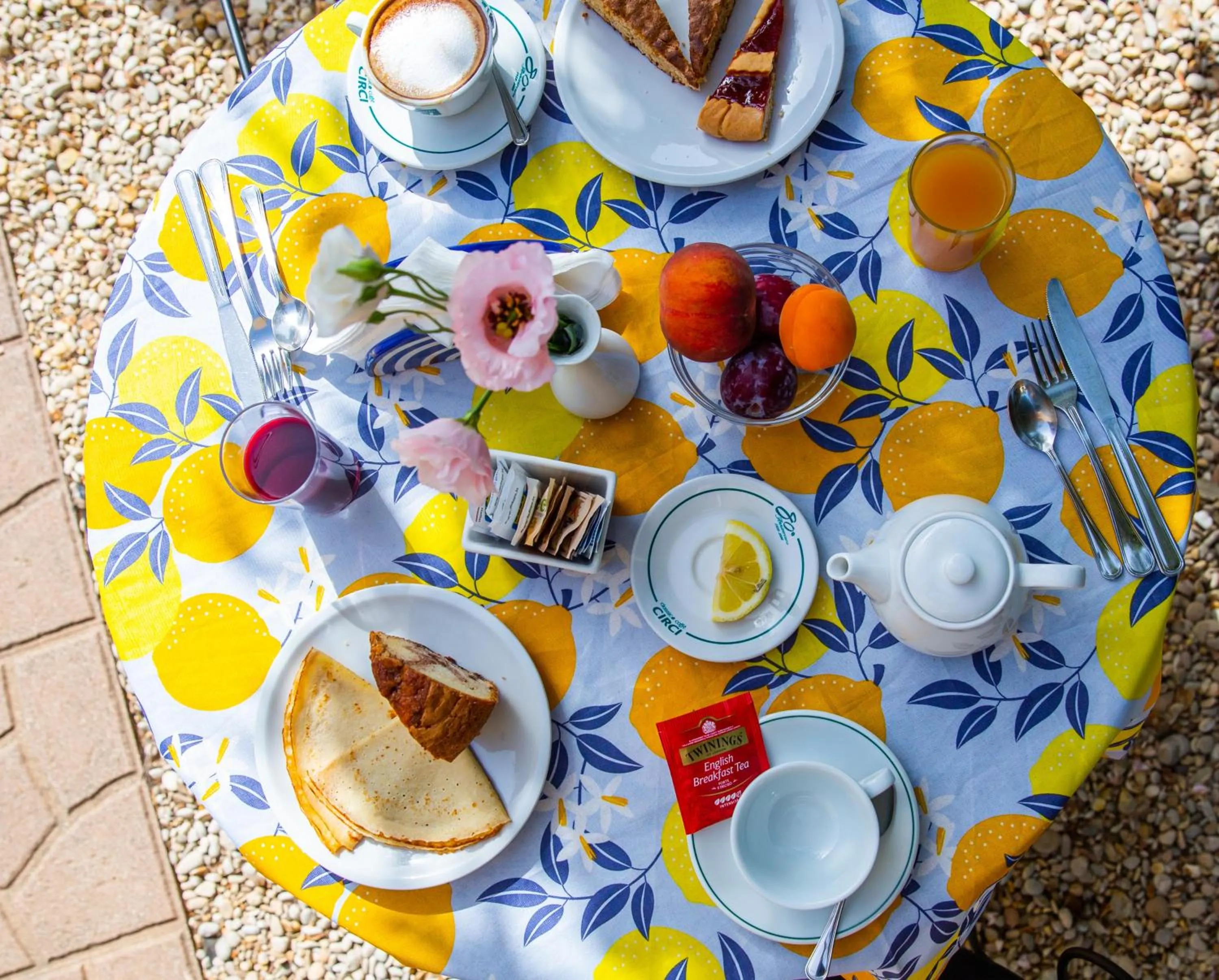 Breakfast in I Lecci Guesthouse