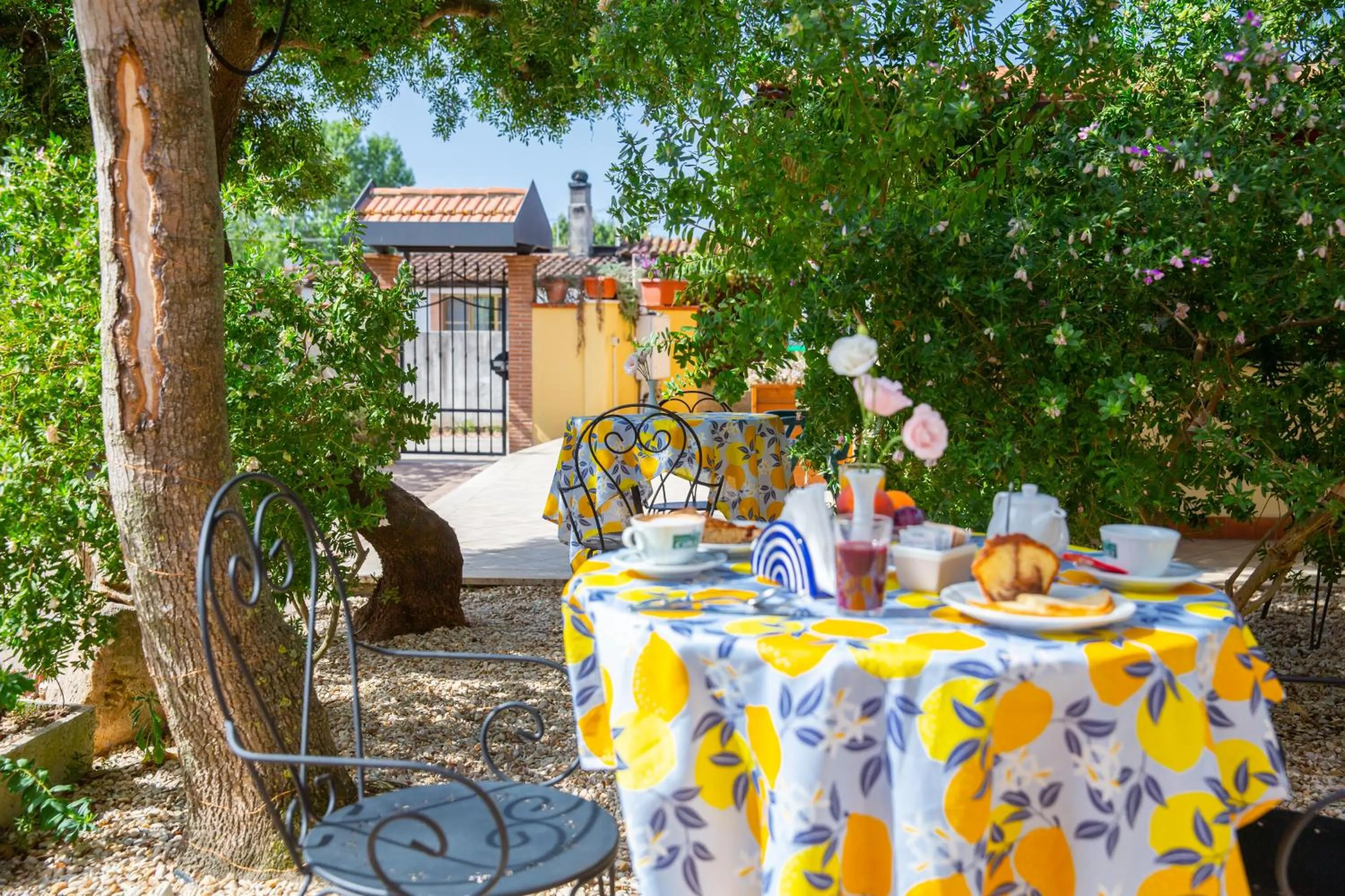 Garden in I Lecci Guesthouse