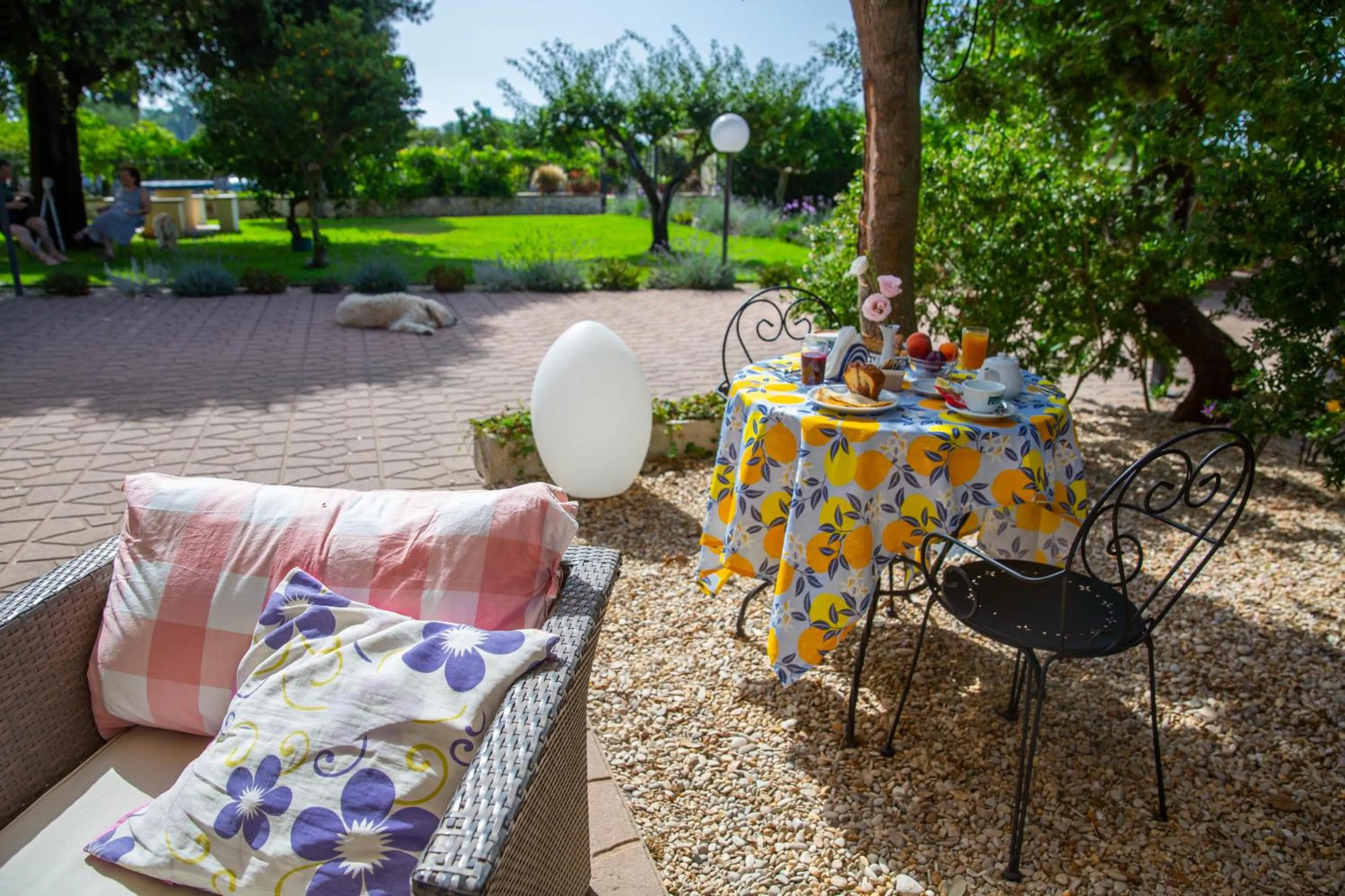 Garden in I Lecci Guesthouse