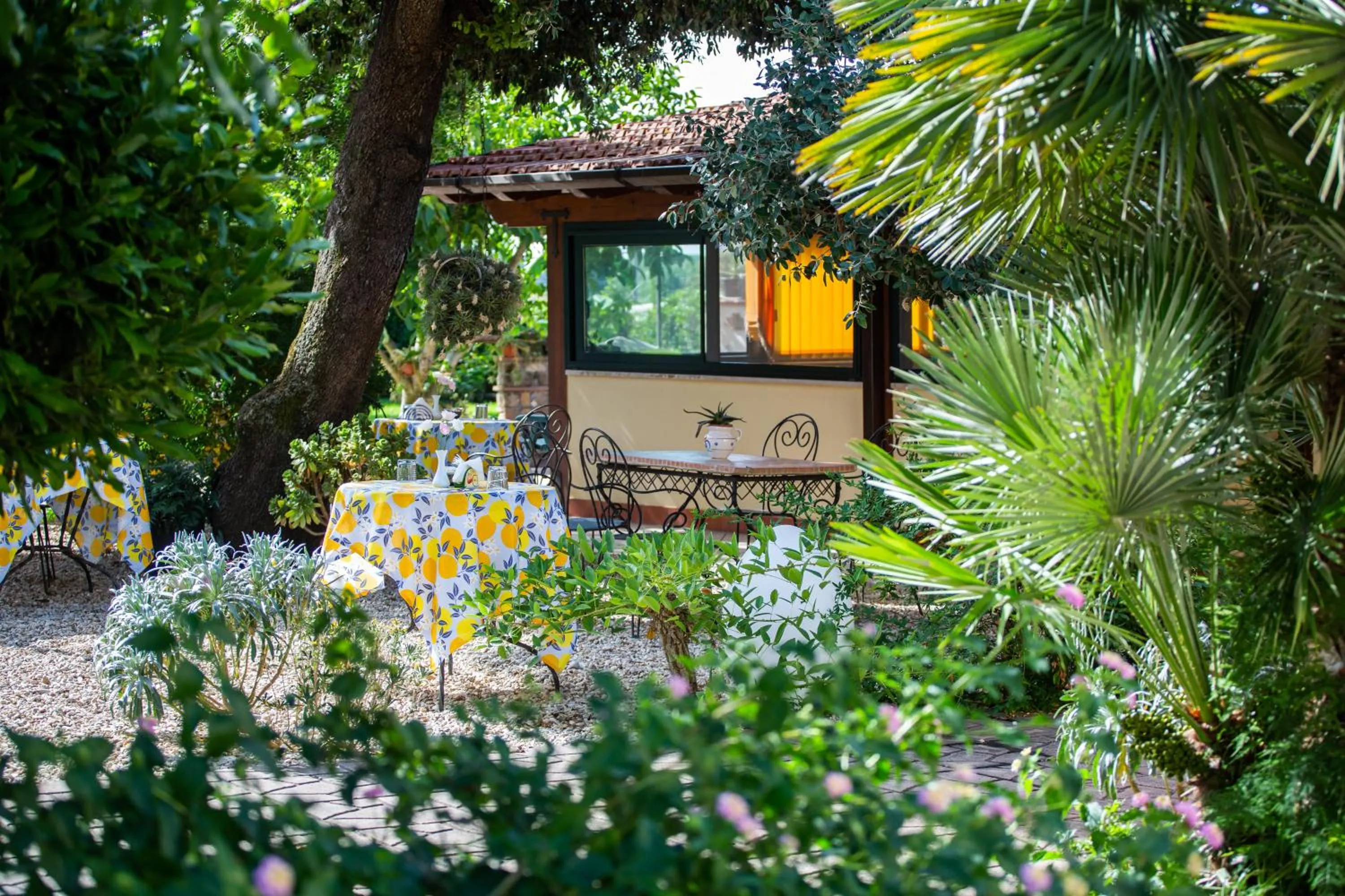 Garden in I Lecci Guesthouse
