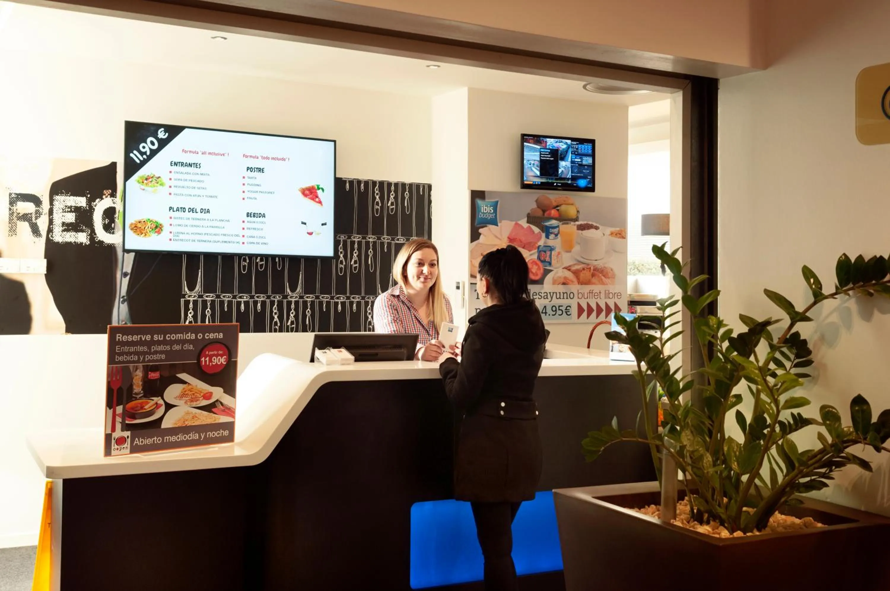 Lobby or reception in Ibis Budget Lleida