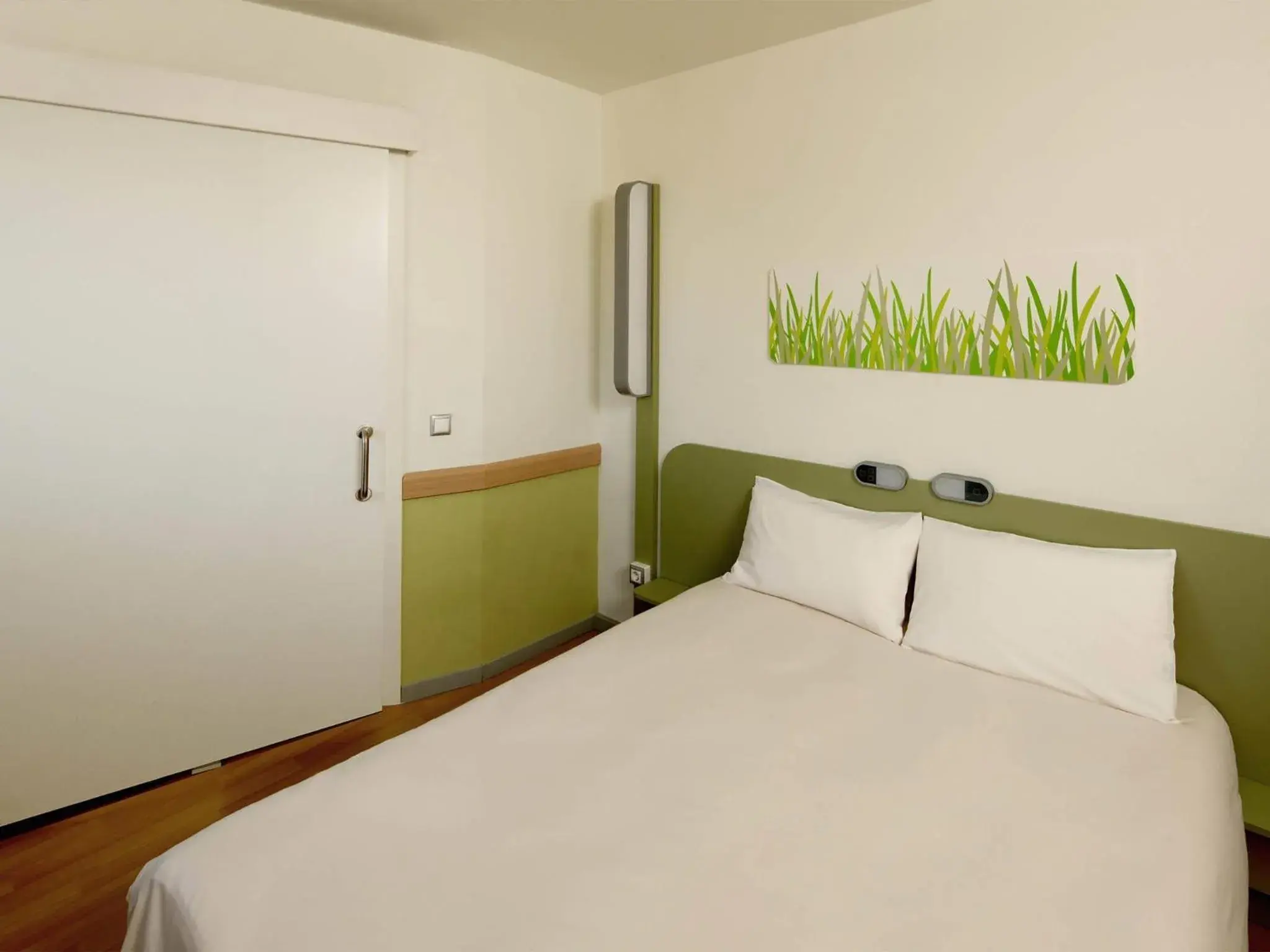 Bedroom, Bed in Ibis Budget Lleida Bedroom, Bed in Ibis Budget Lleida
