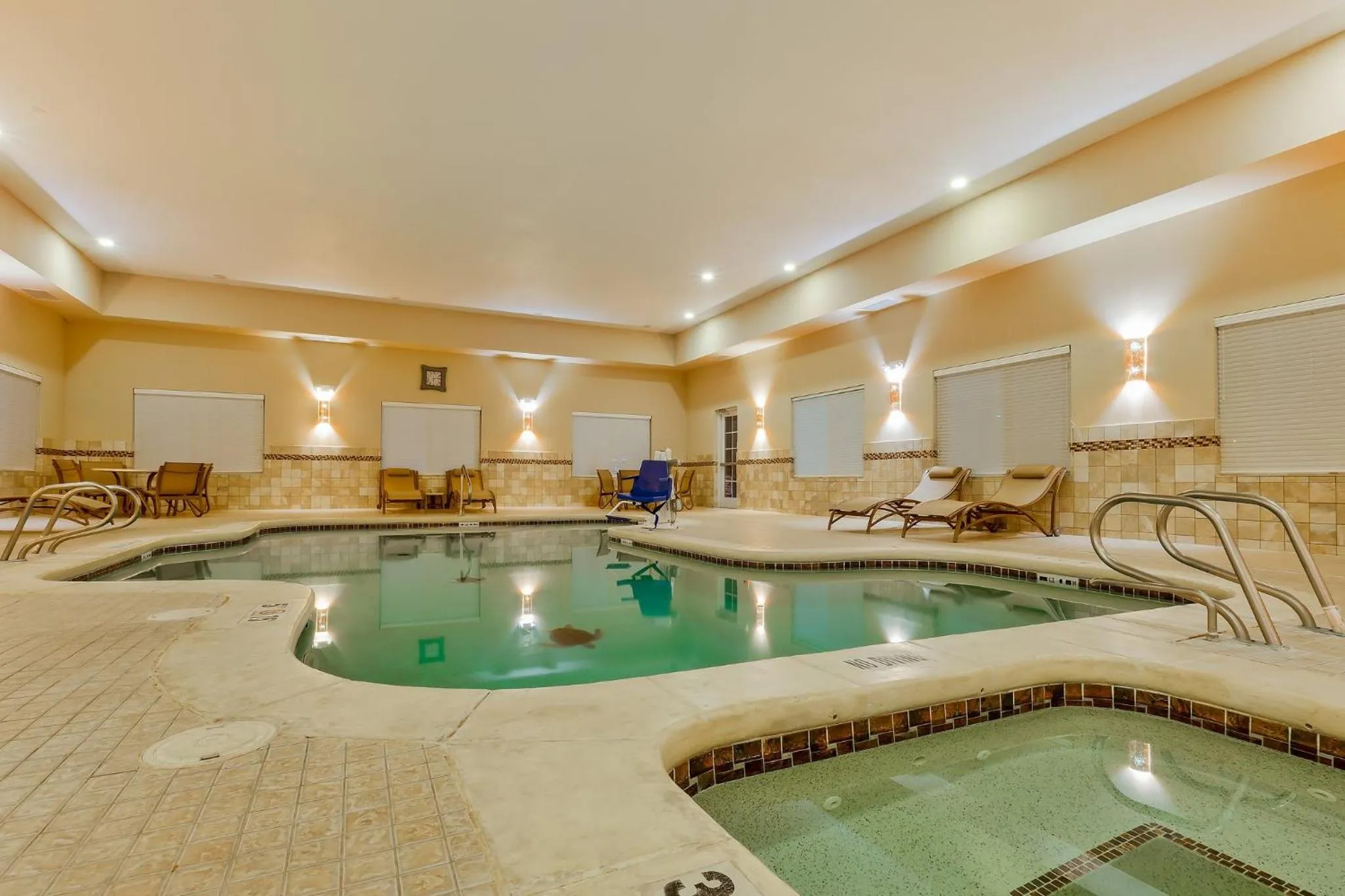 Swimming pool in Holiday Inn Express and Suites Alpine by IHG