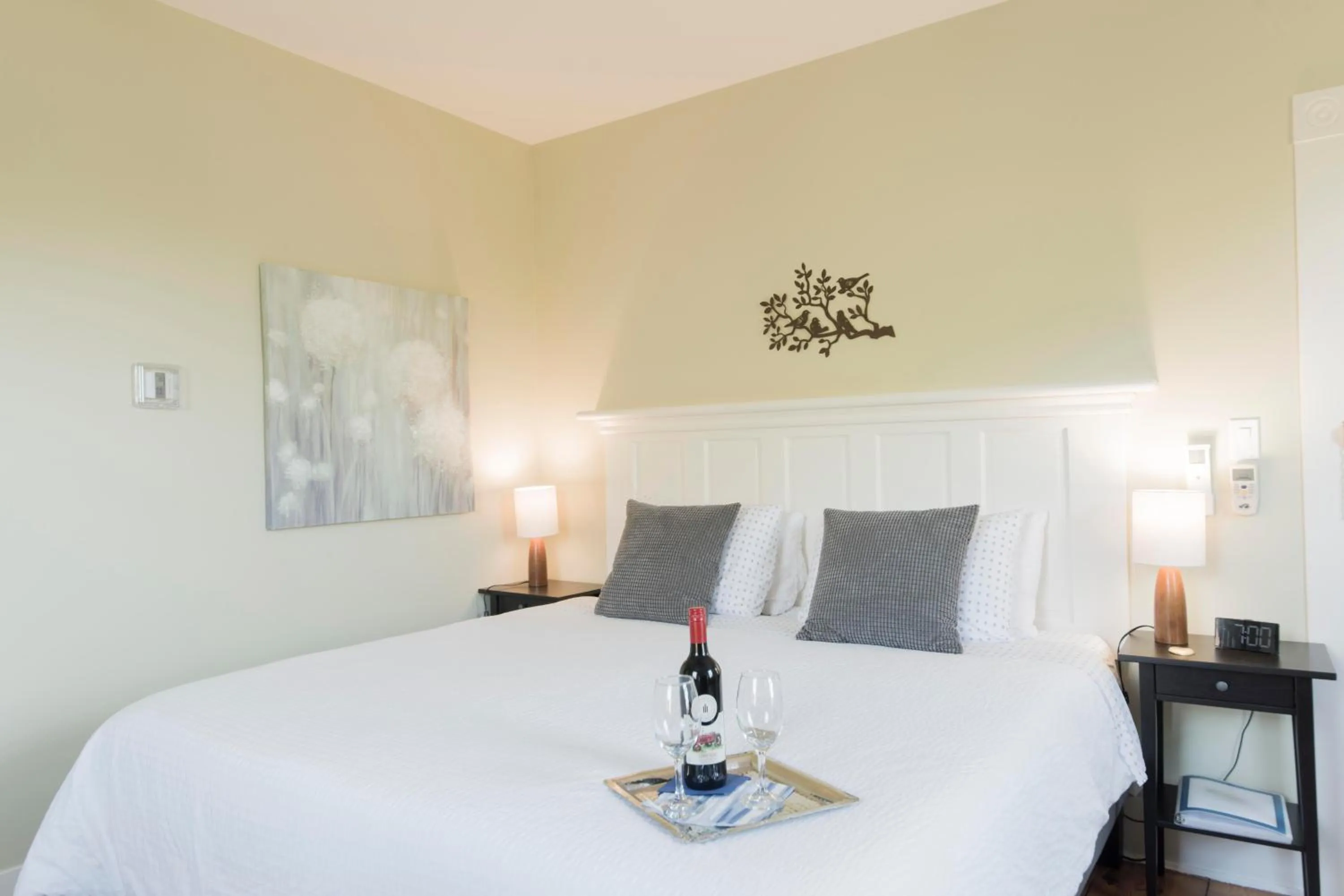 Bed in River Ridge Lodge