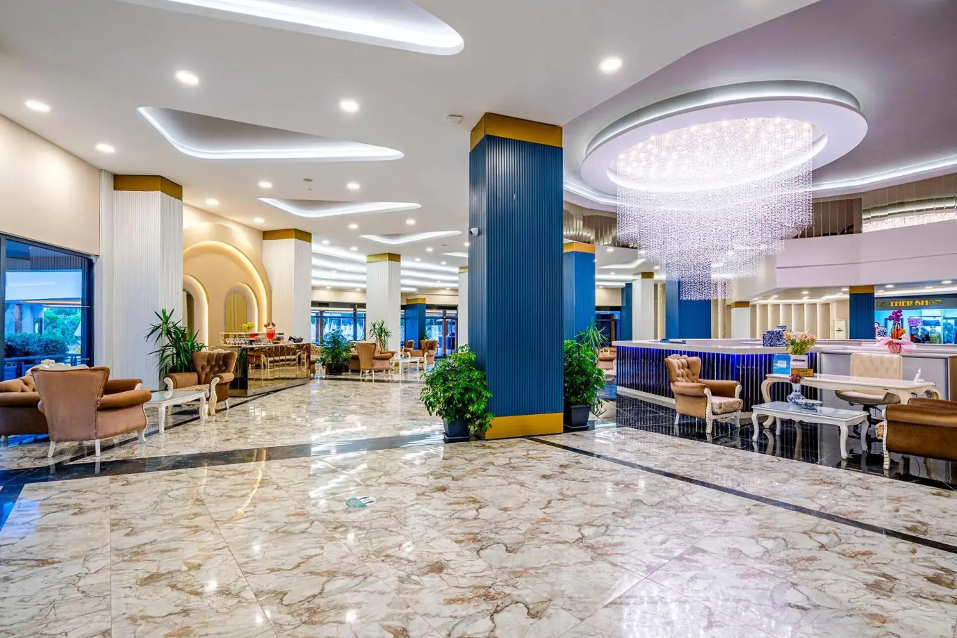 Seating area, Restaurant/Places to Eat in Blue Star Hotel