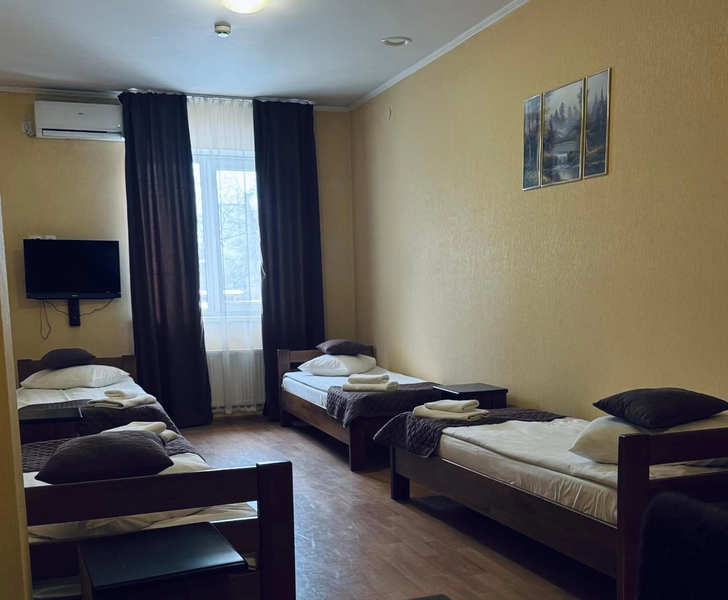 Quadruple Room with Shower in Etna Hotel