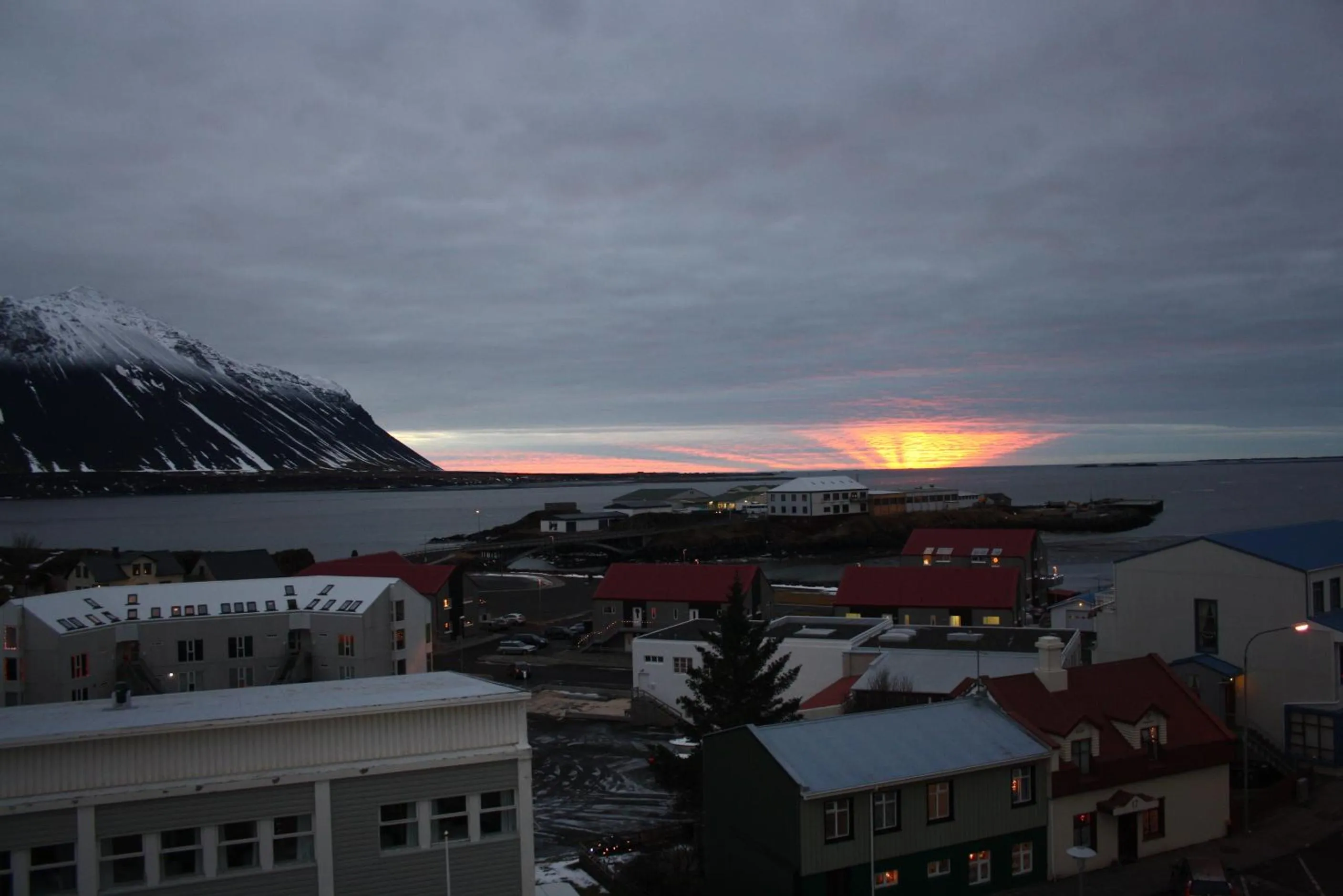 Mountain view in Hótel Borgarnes