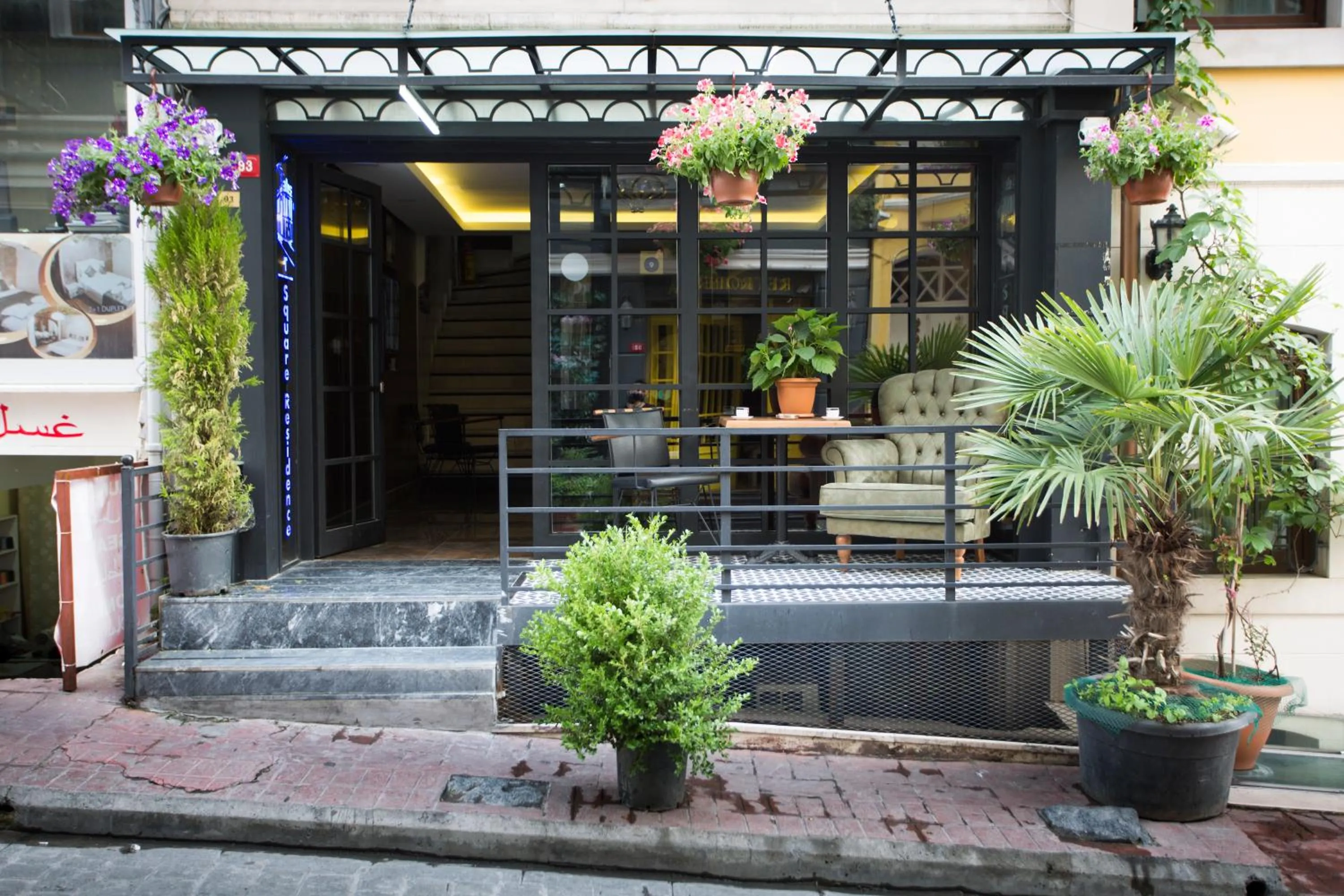 Facade/entrance in T-Square Residence