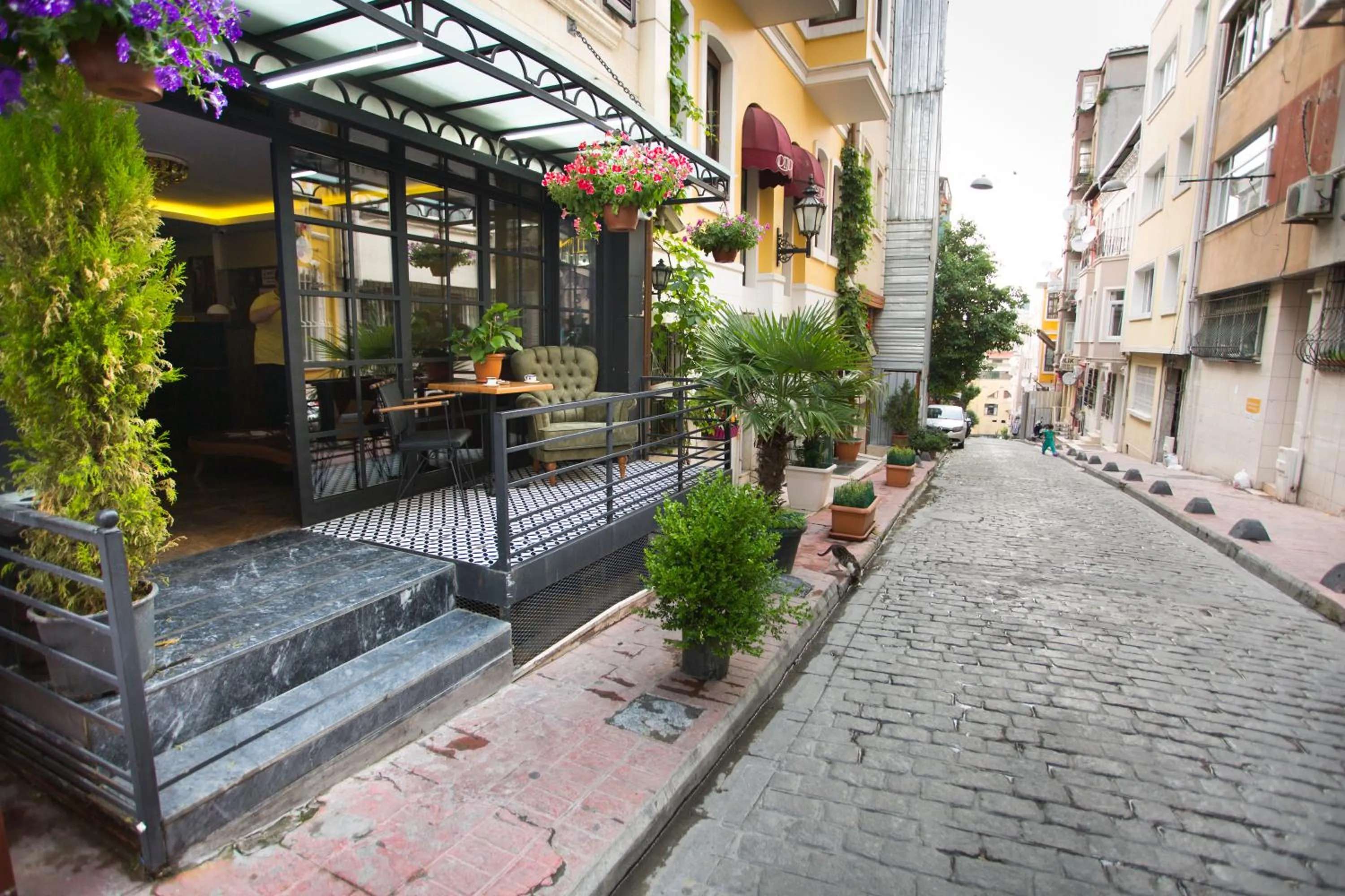 Patio in T-Square Residence