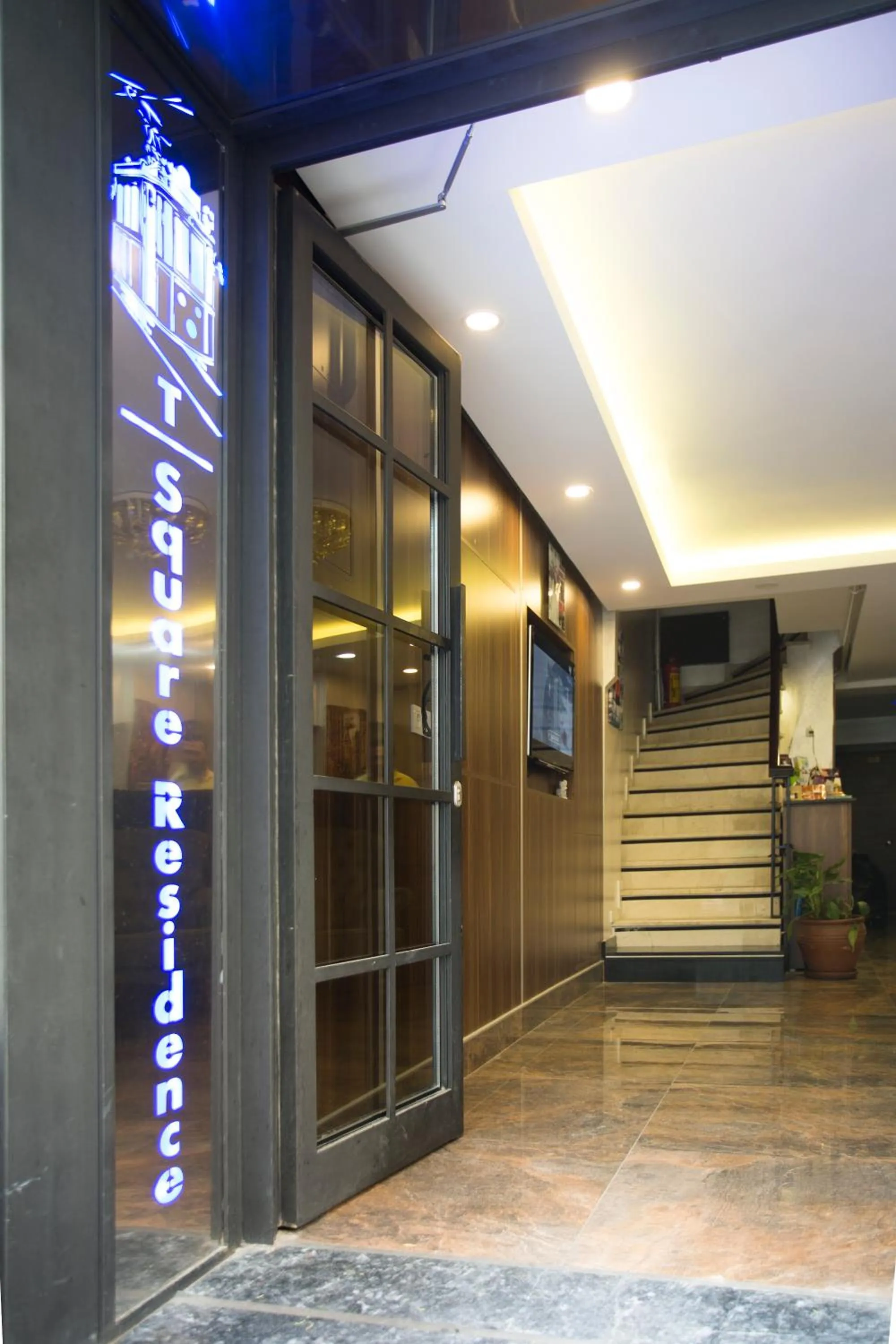 Facade/entrance in T-Square Residence