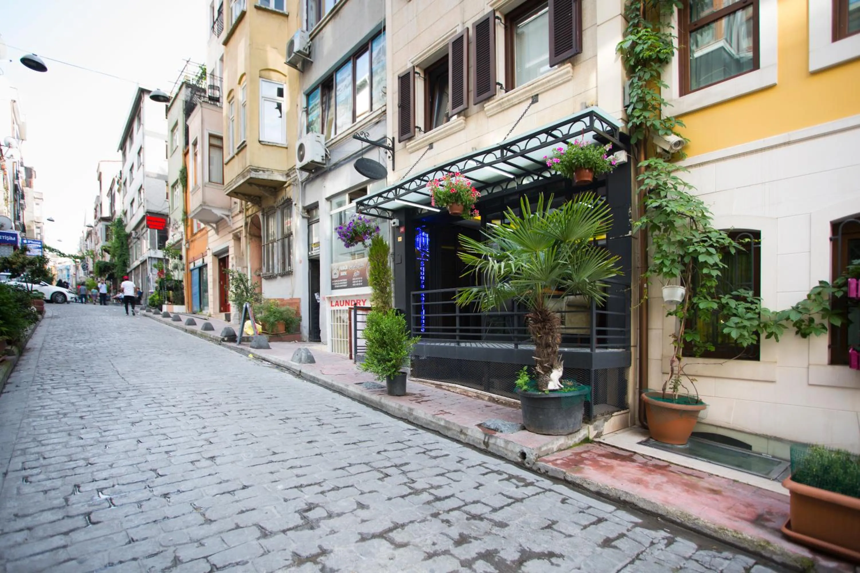 Facade/entrance in T-Square Residence