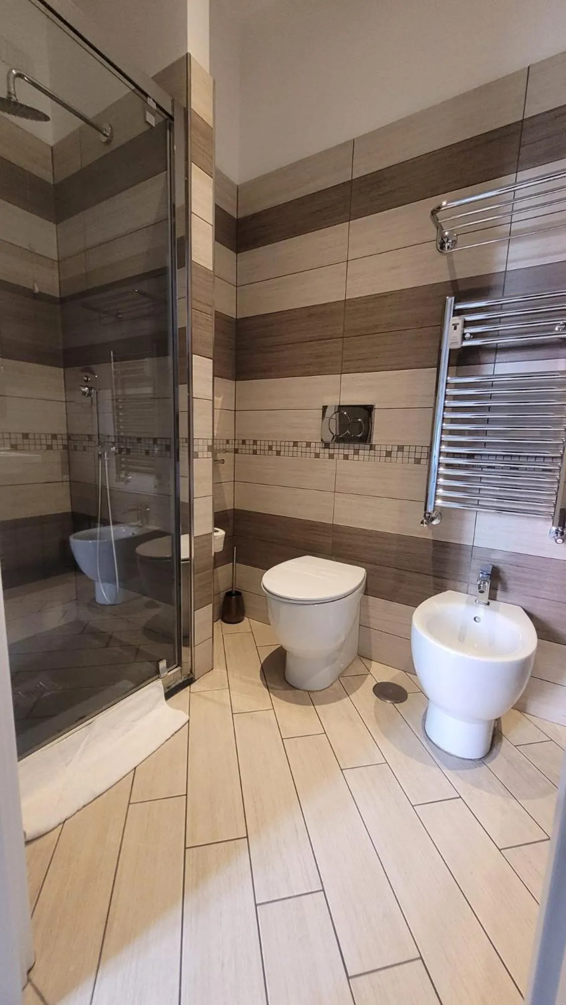 Bathroom in Rome Central Rooms