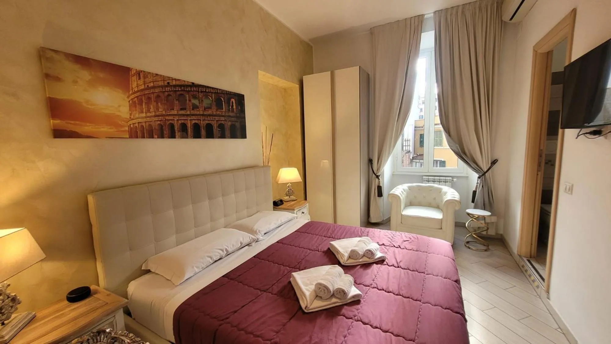 Photo of the whole room, Bed in Rome Central Rooms