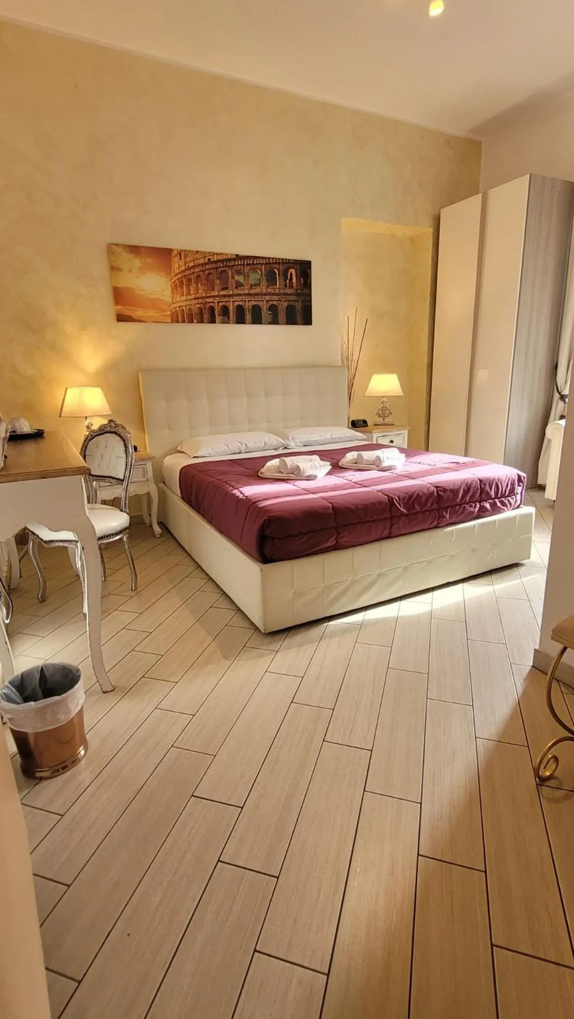 Photo of the whole room, Bed in Rome Central Rooms