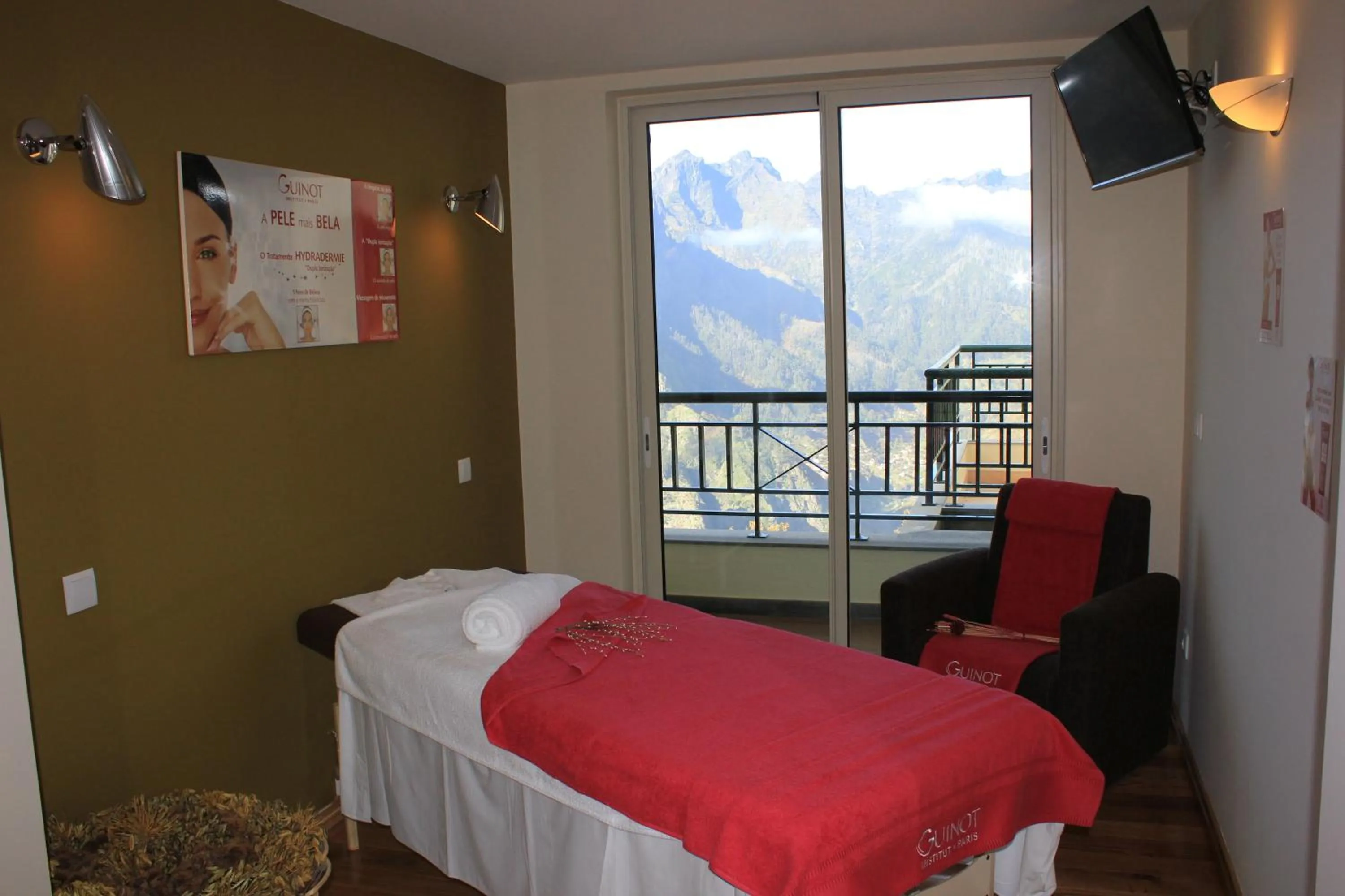 Massage, Bed in Eira do Serrado - Hotel & Spa